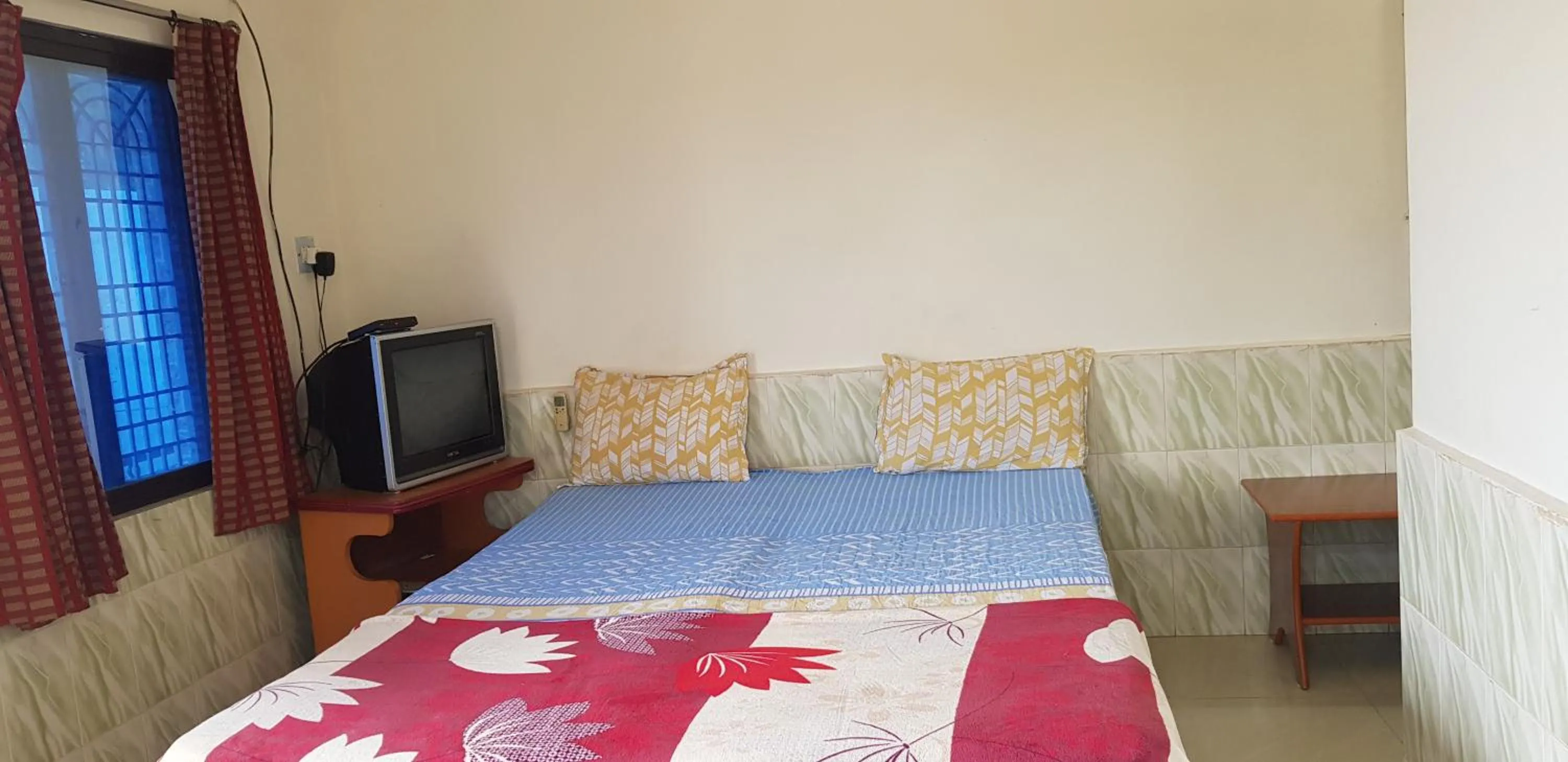 Bed in Padmaa Hampi Villa