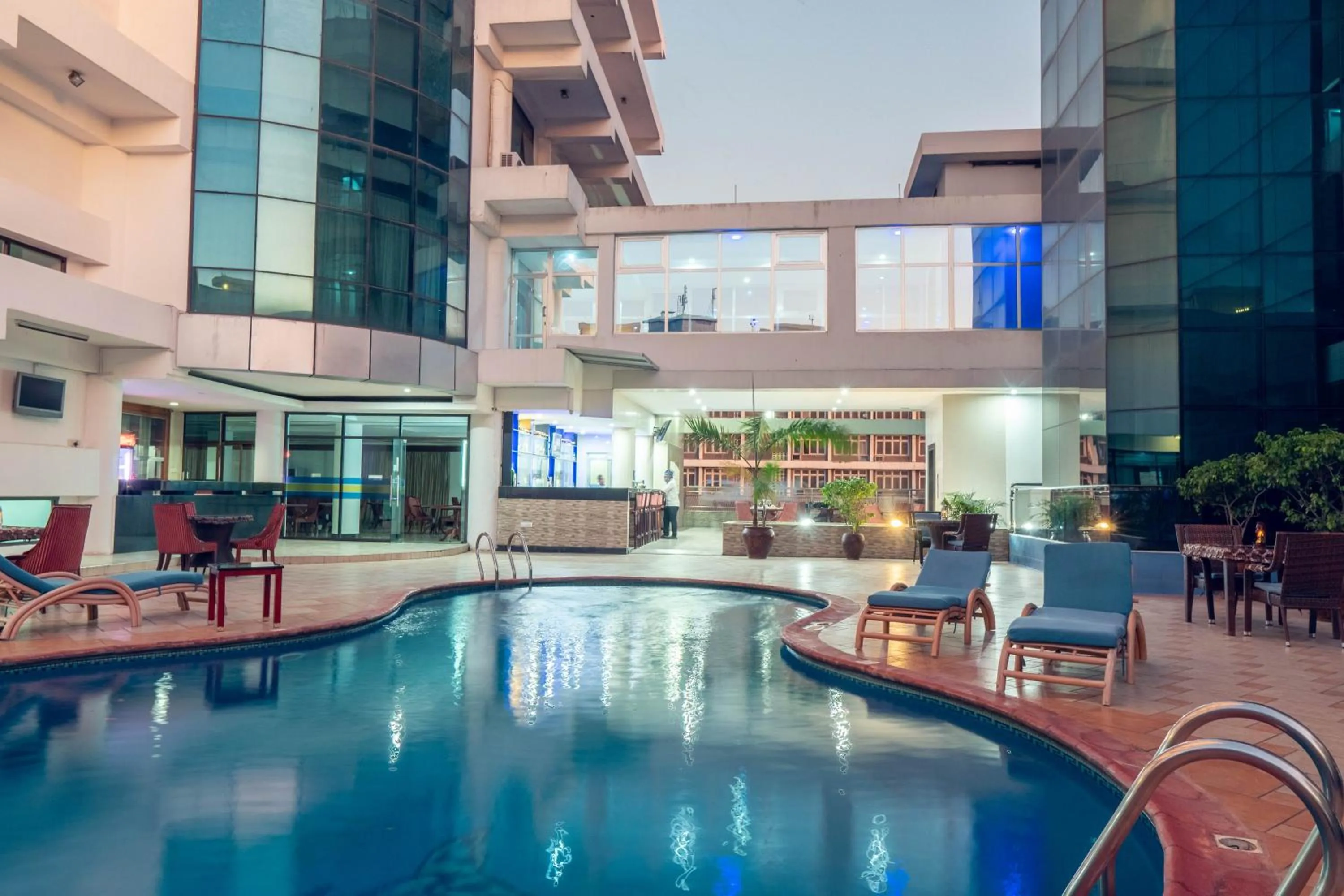 Swimming pool in Peacock Hotel