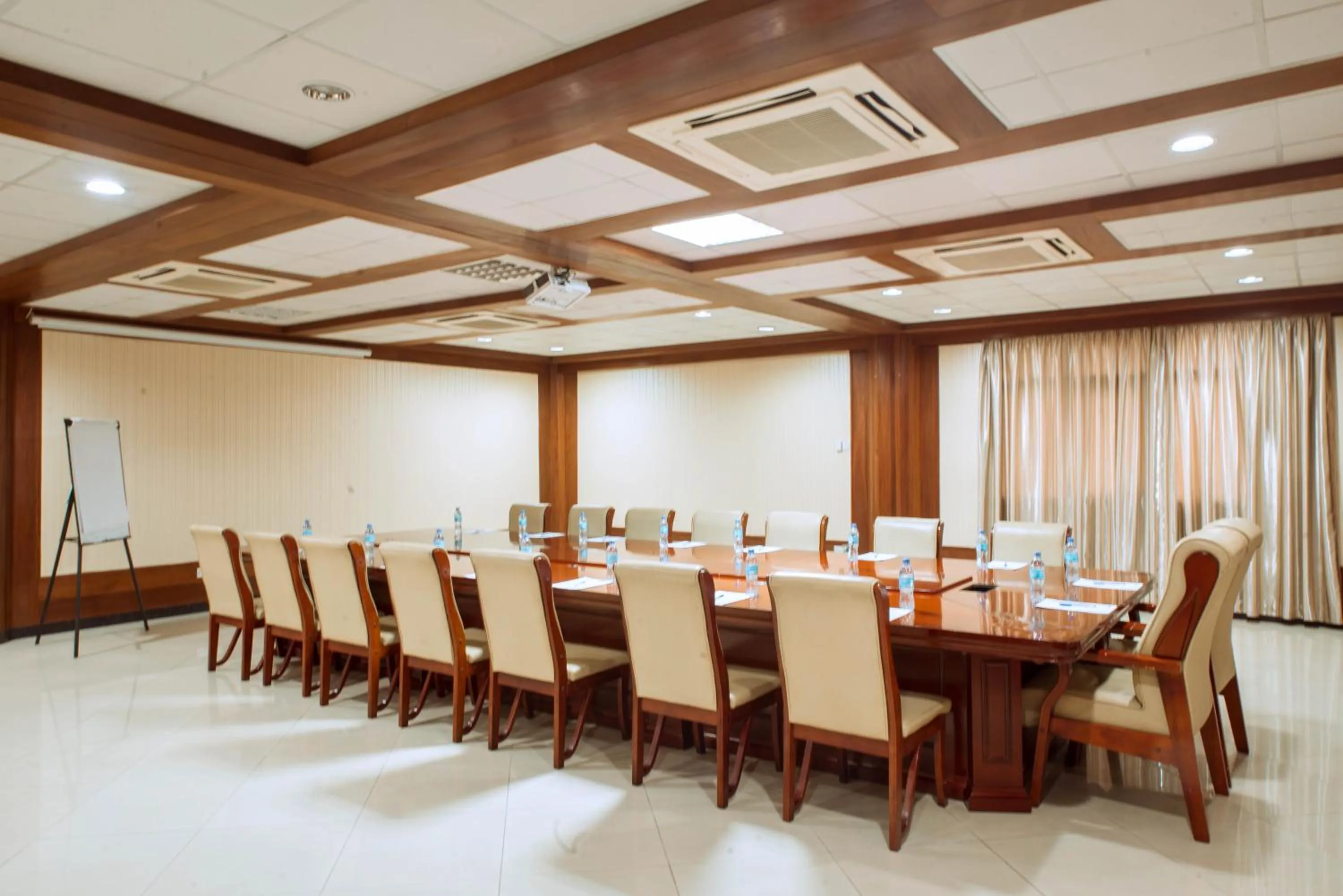 Business facilities in Peacock Hotel