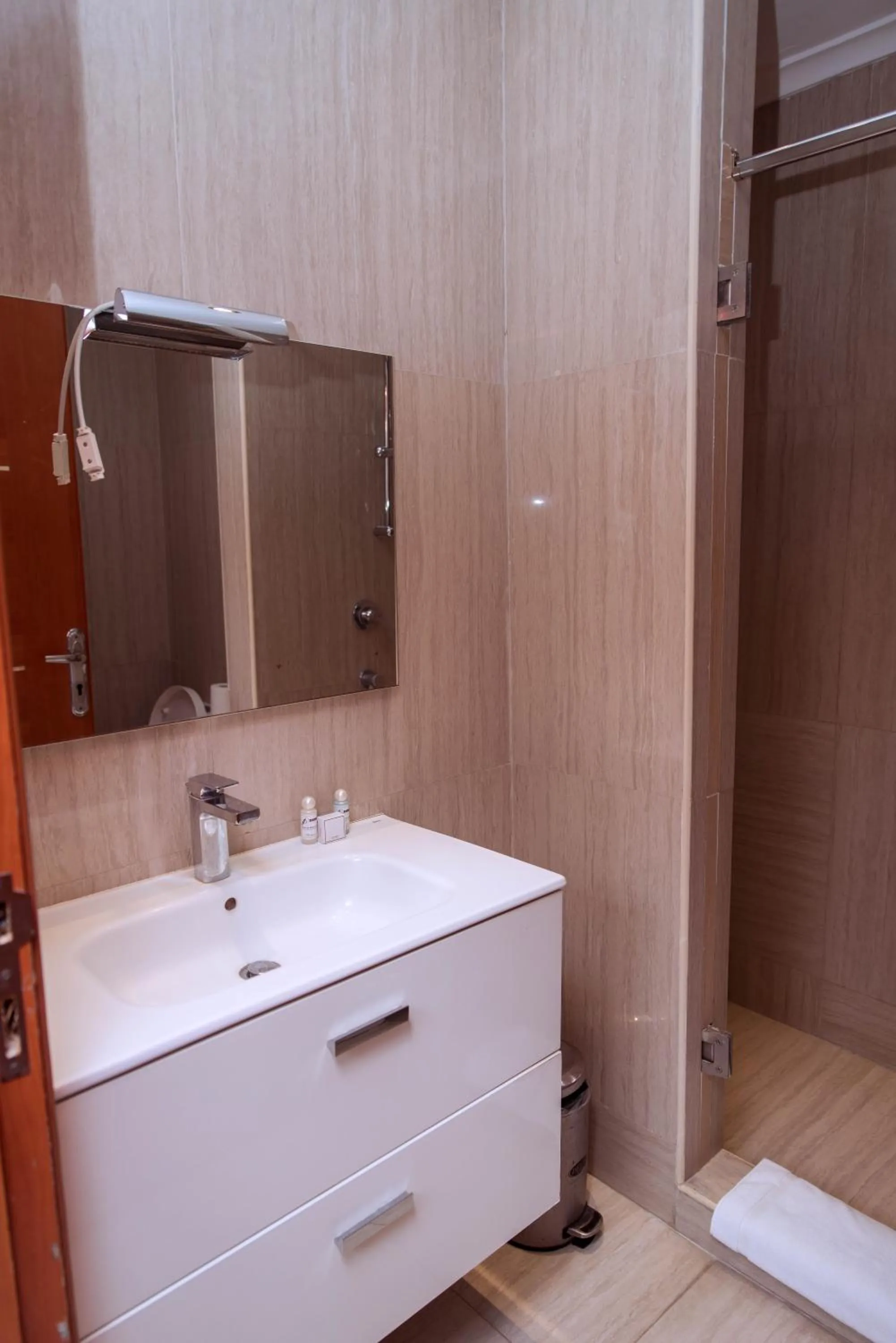 Bathroom in Peacock Hotel