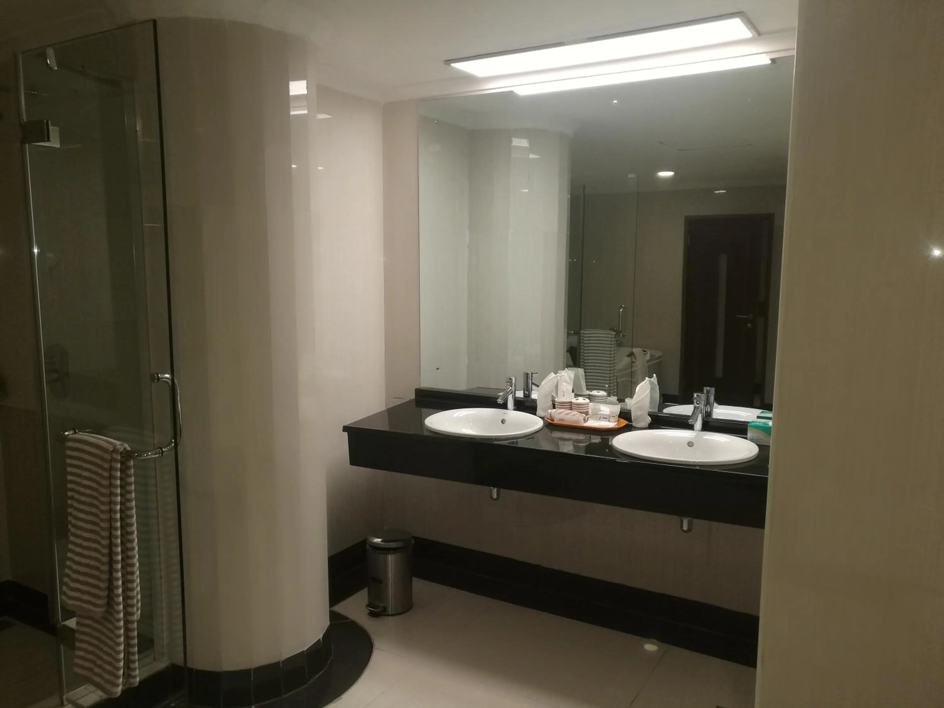 Bathroom in Peacock Hotel