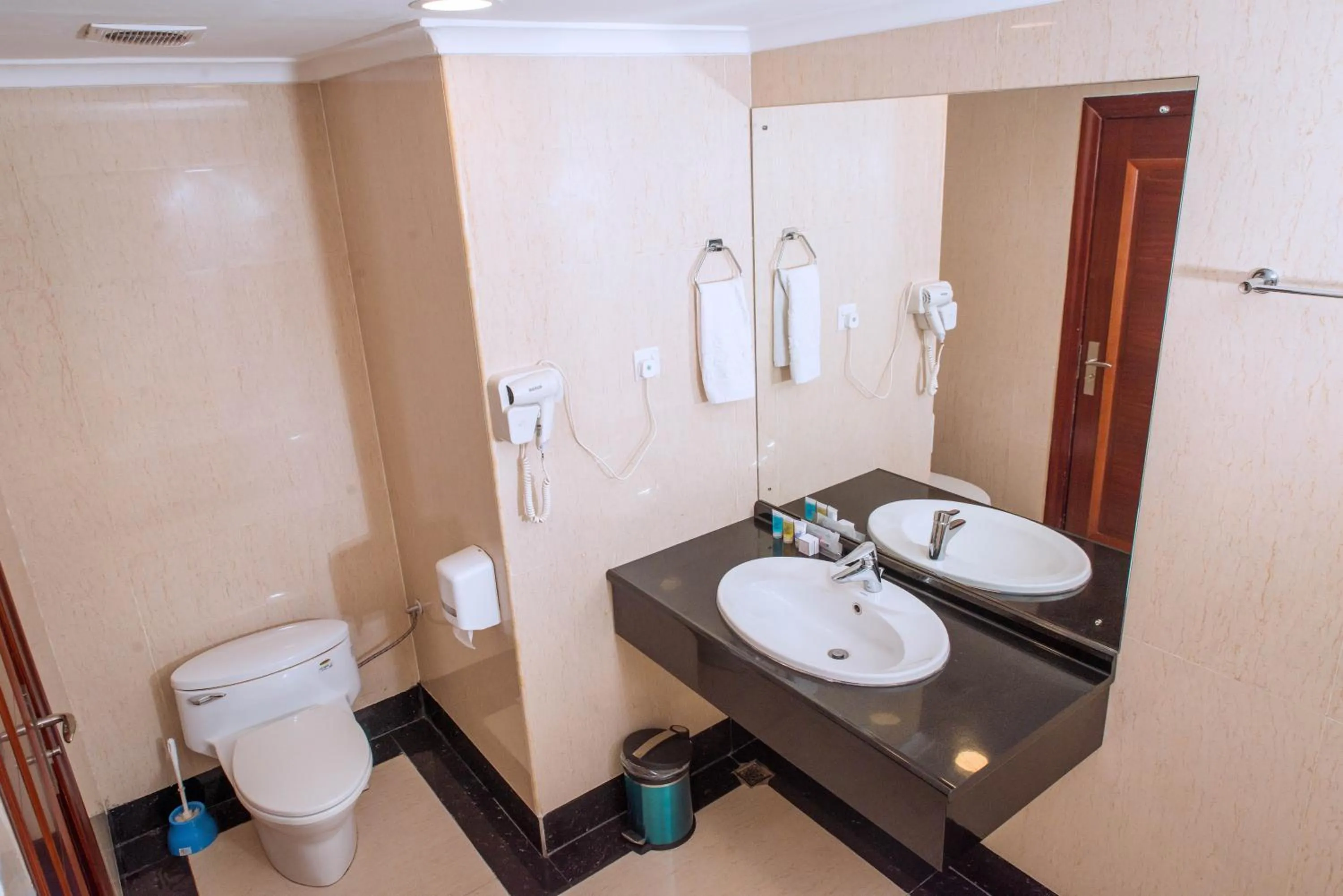 Bathroom in Peacock Hotel