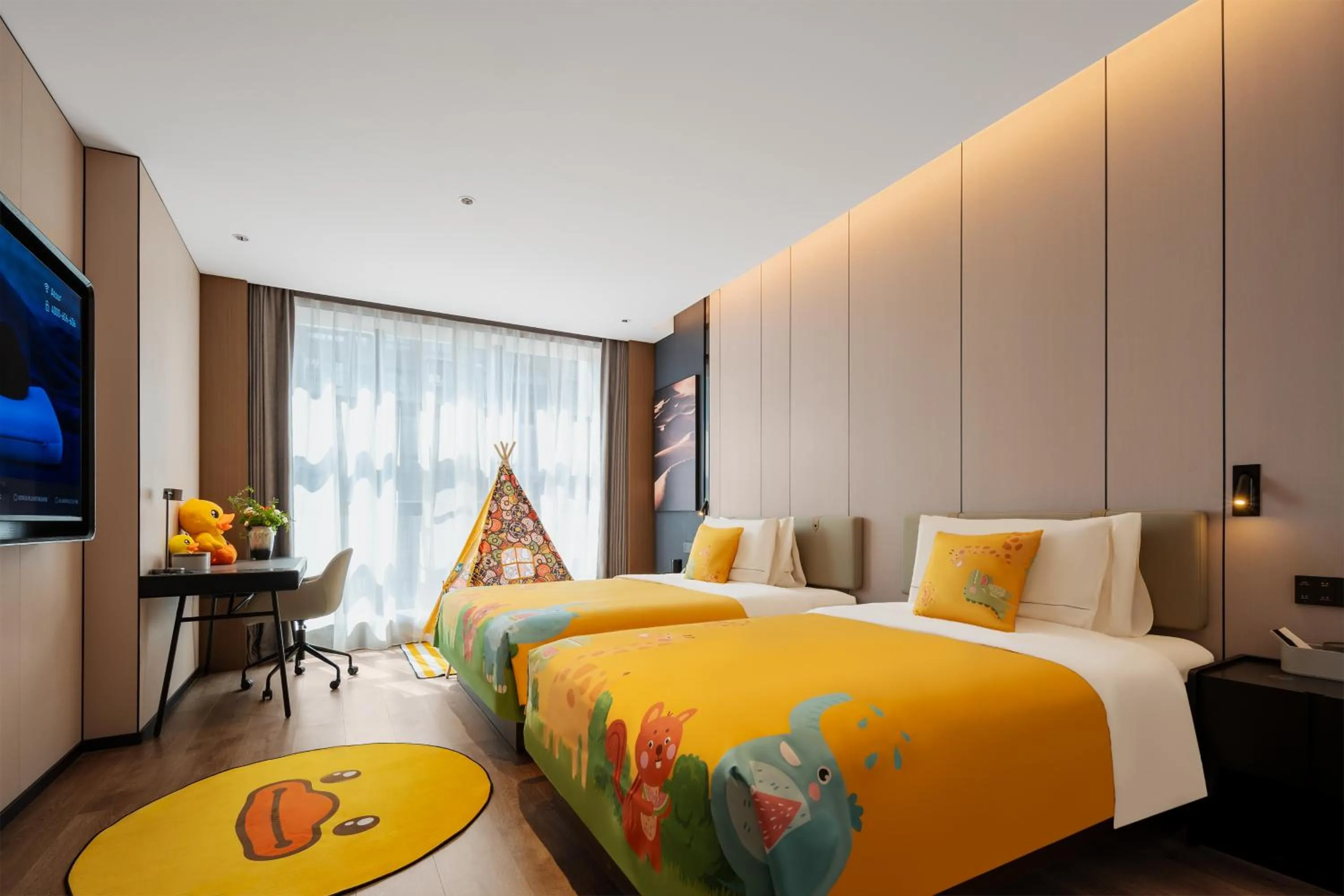 Photo of the whole room, Bed in Atour Hotel Chongqing Jiangbei Airport Huanshan Park