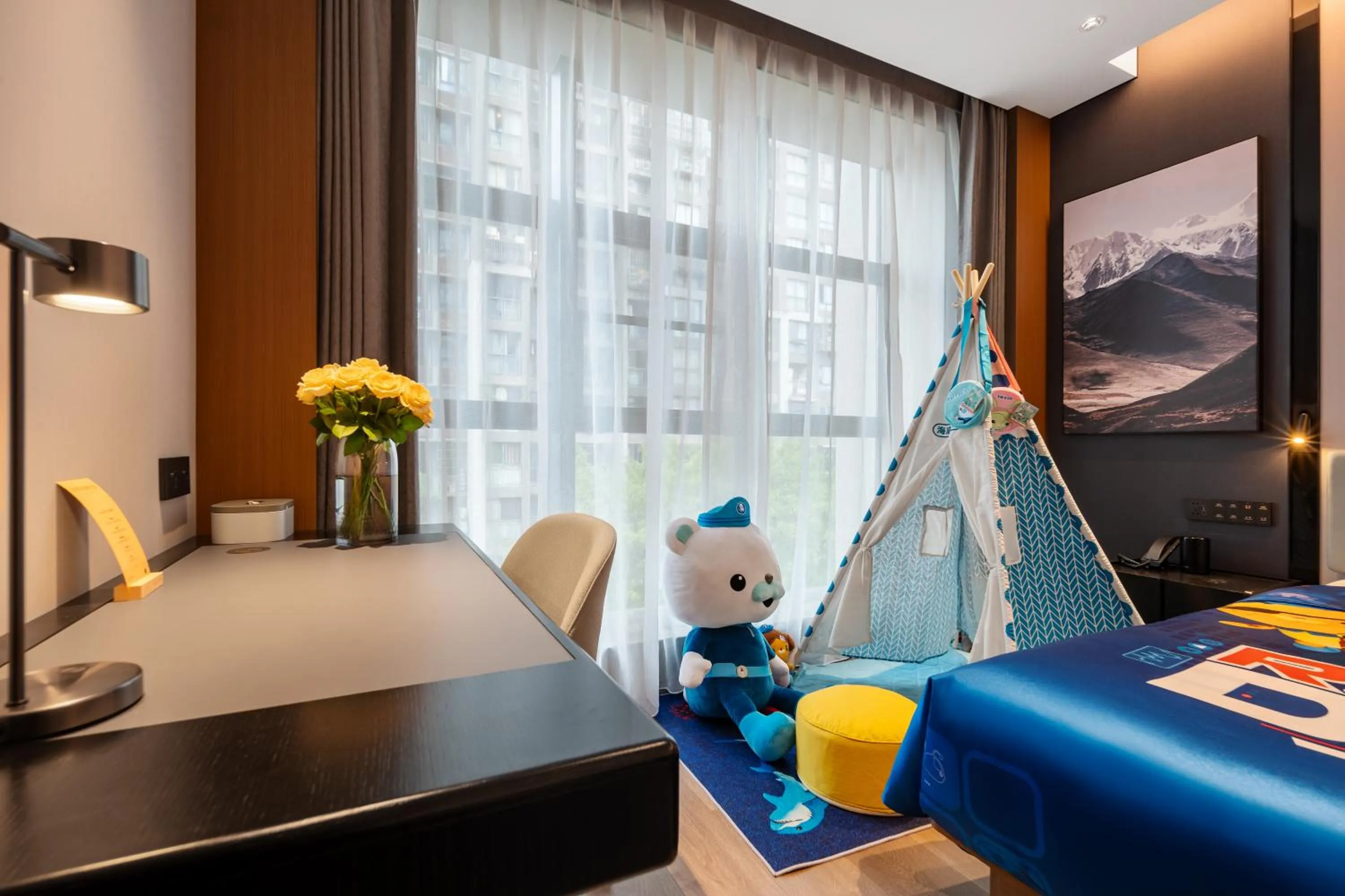 Photo of the whole room, Bed in Atour Hotel Chongqing Jiangbei Airport Huanshan Park