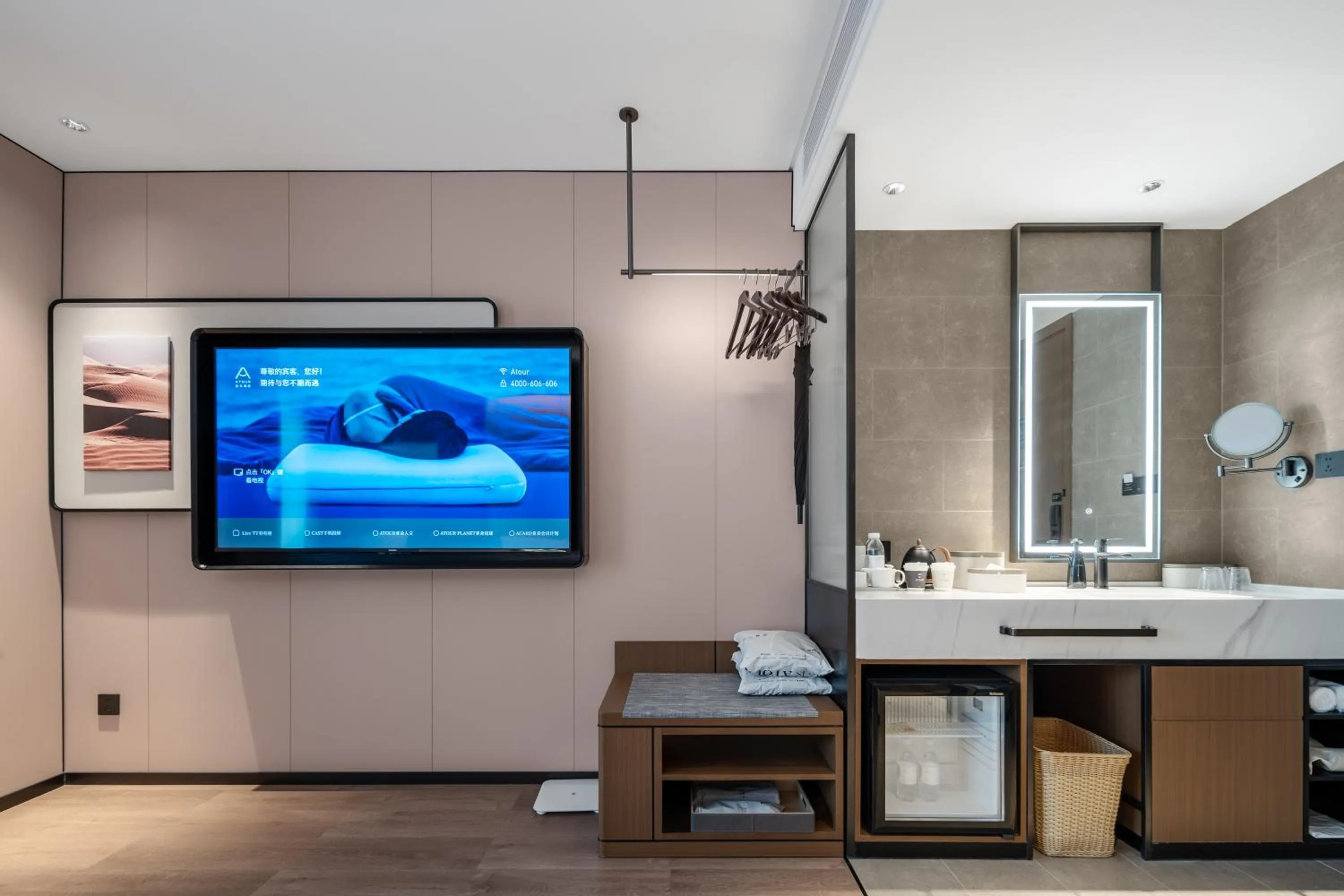 TV and multimedia in Atour Hotel Chongqing Jiangbei Airport Huanshan Park