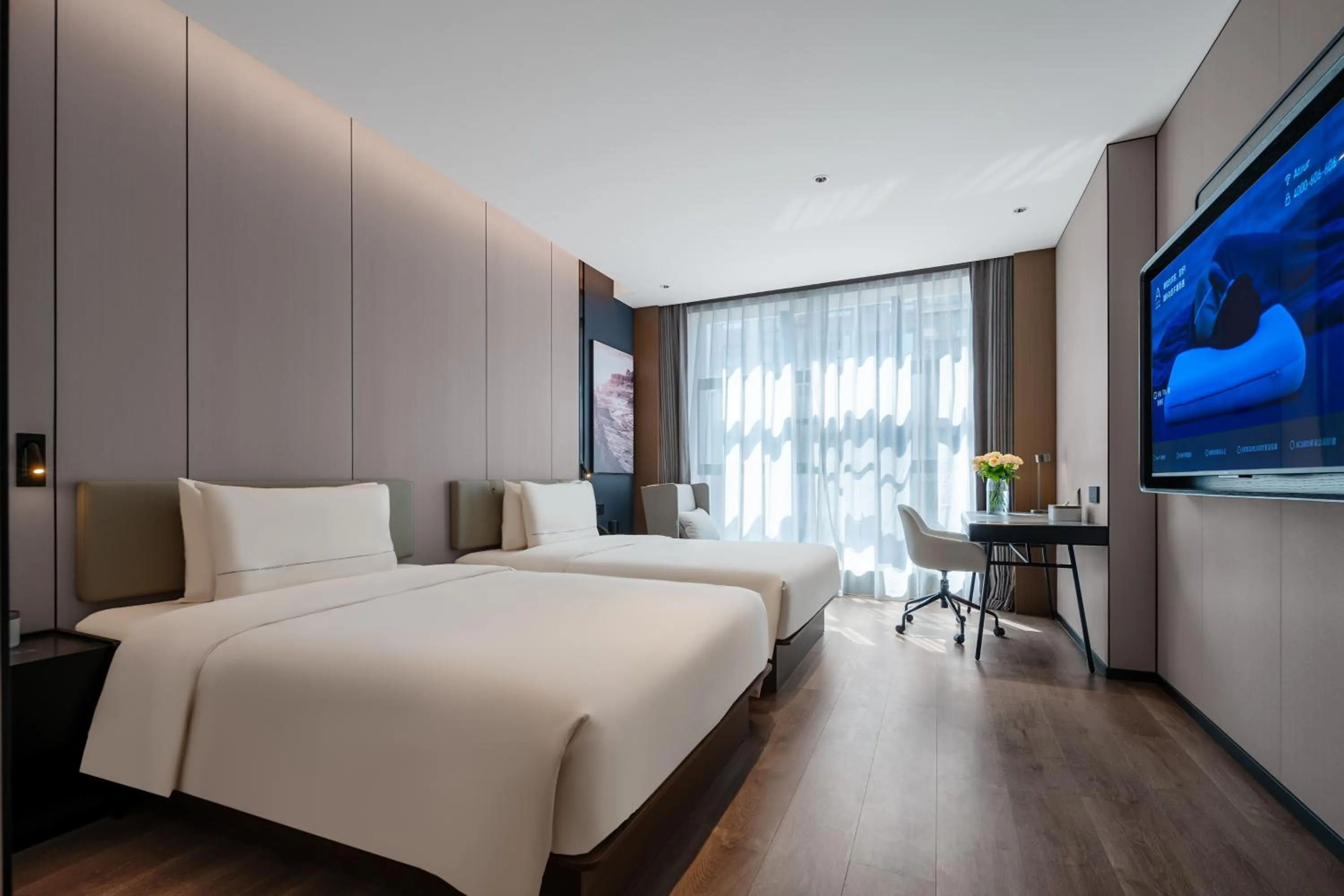 Photo of the whole room, Bed in Atour Hotel Chongqing Jiangbei Airport Huanshan Park