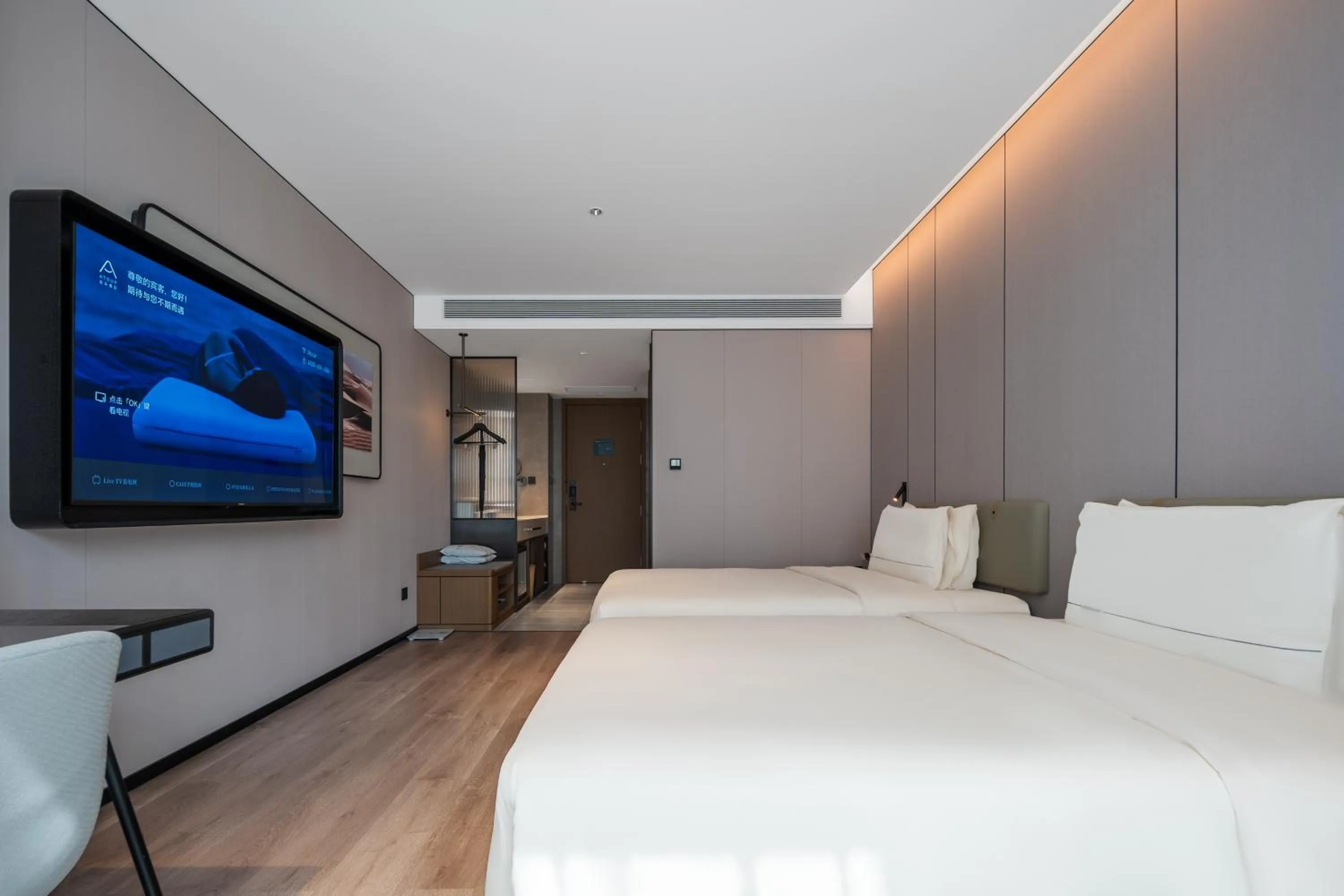 Photo of the whole room, Bed in Atour Hotel Chongqing Jiangbei Airport Huanshan Park