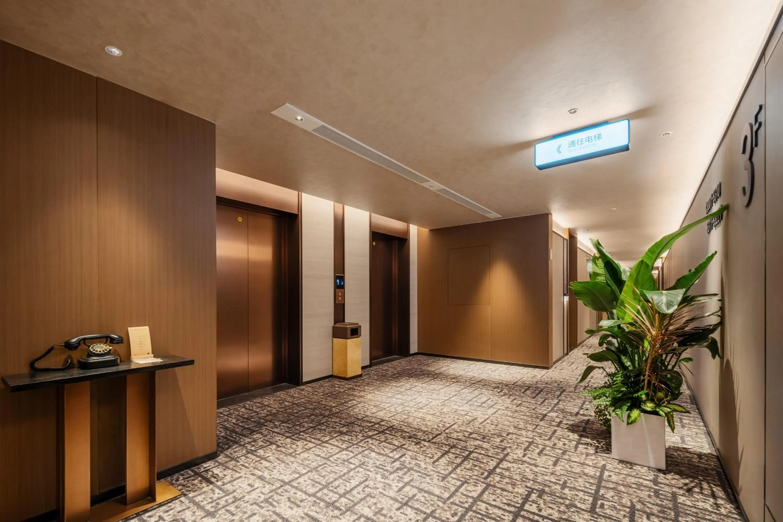 elevator in Atour Hotel Chongqing Jiangbei Airport Huanshan Park