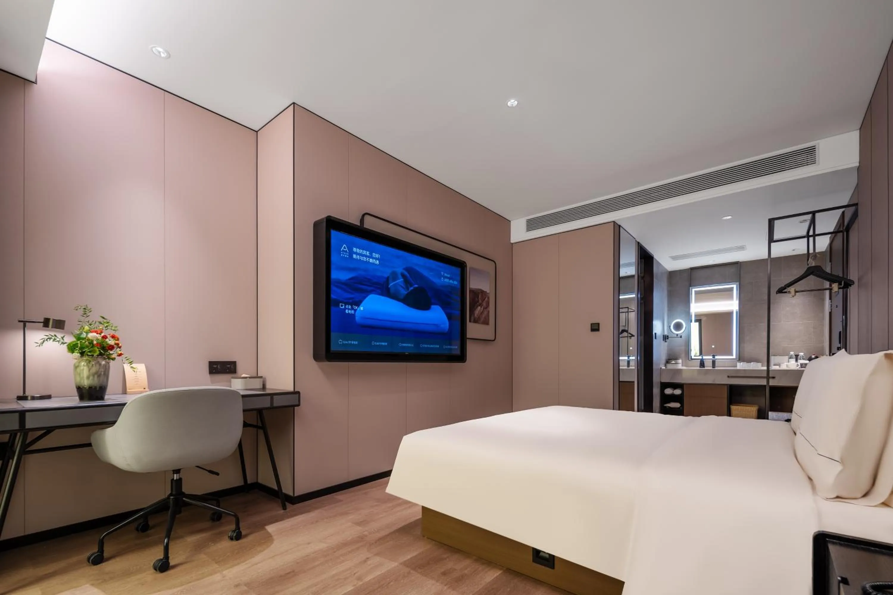 Photo of the whole room, Bed in Atour Hotel Chongqing Jiangbei Airport Huanshan Park