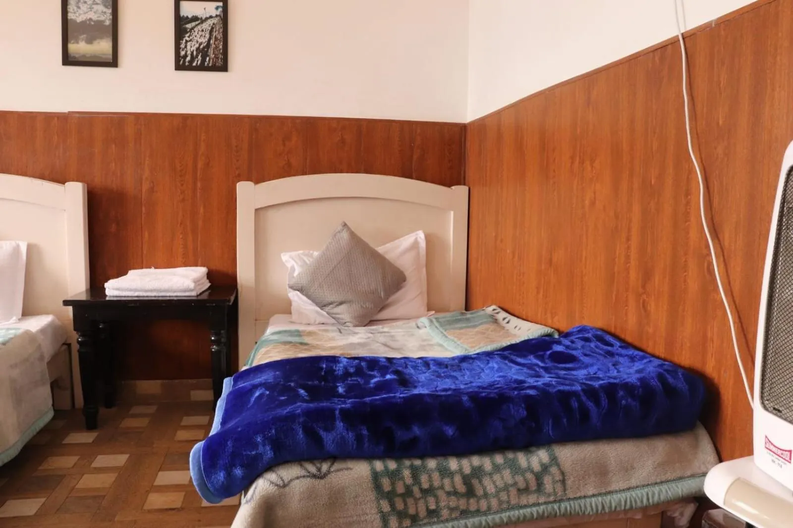 Bed in Deodar Cottage - 3BHK Villa by DeodarStays