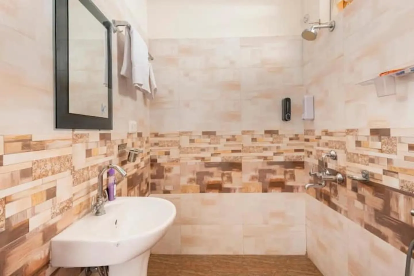 Shower in Deodar Cottage - 3BHK Villa by DeodarStays