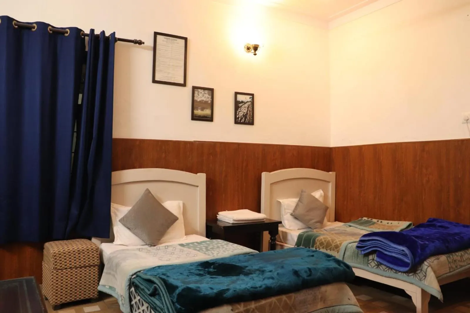 Bed in Deodar Cottage - 3BHK Villa by DeodarStays