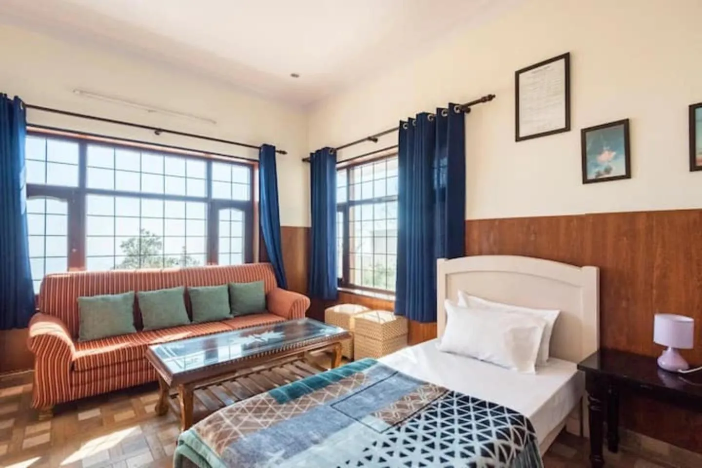 Bed in Deodar Cottage - 3BHK Villa by DeodarStays