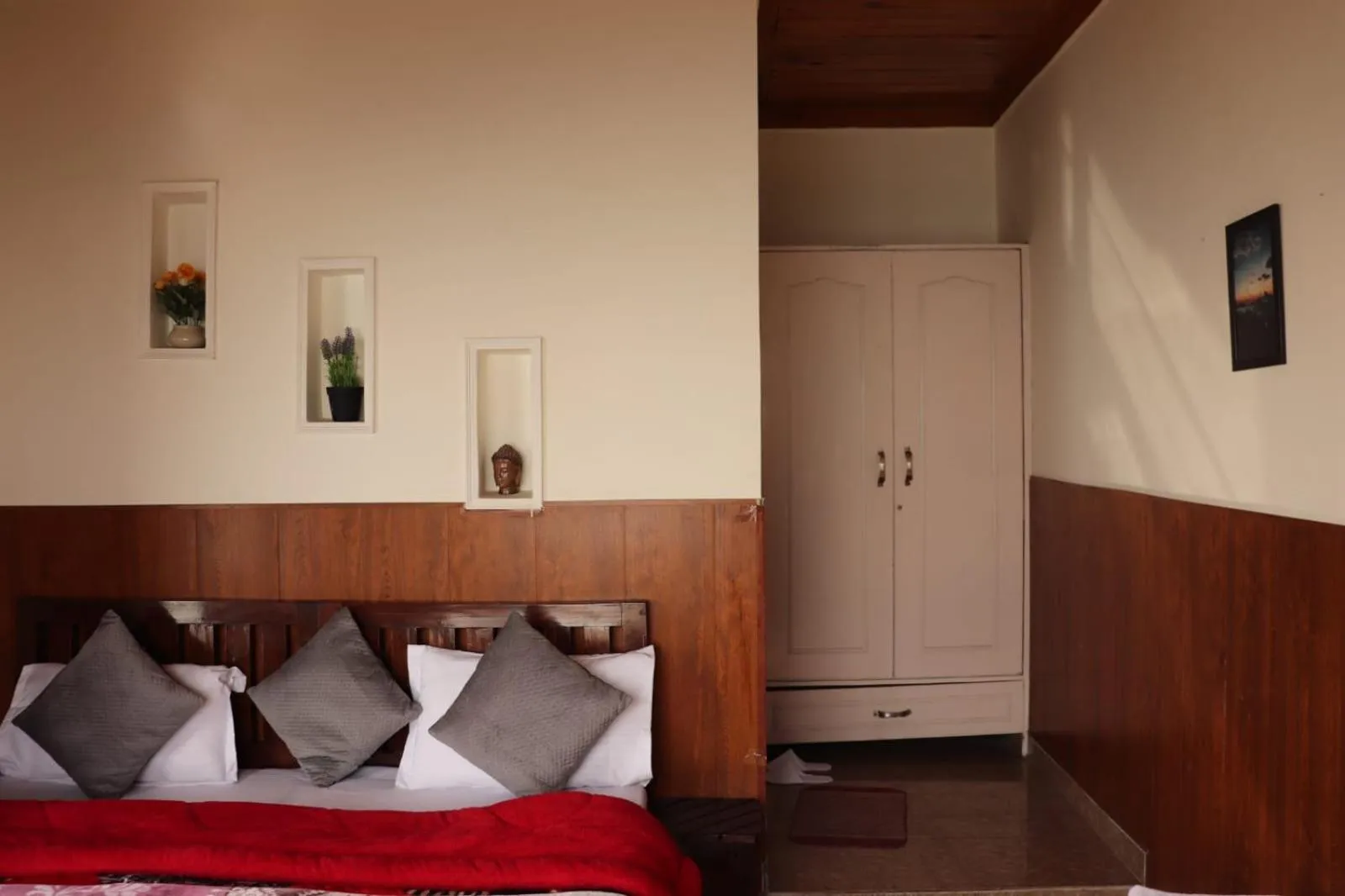 Bed in Deodar Cottage - 3BHK Villa by DeodarStays