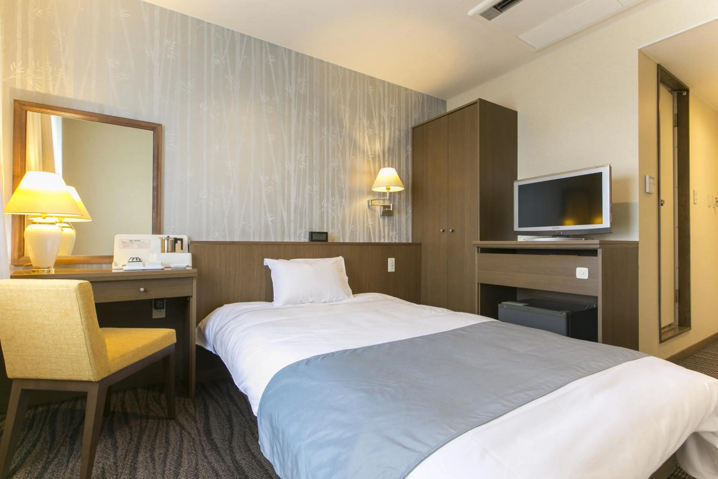 Bed in Fujisan Station Hotel