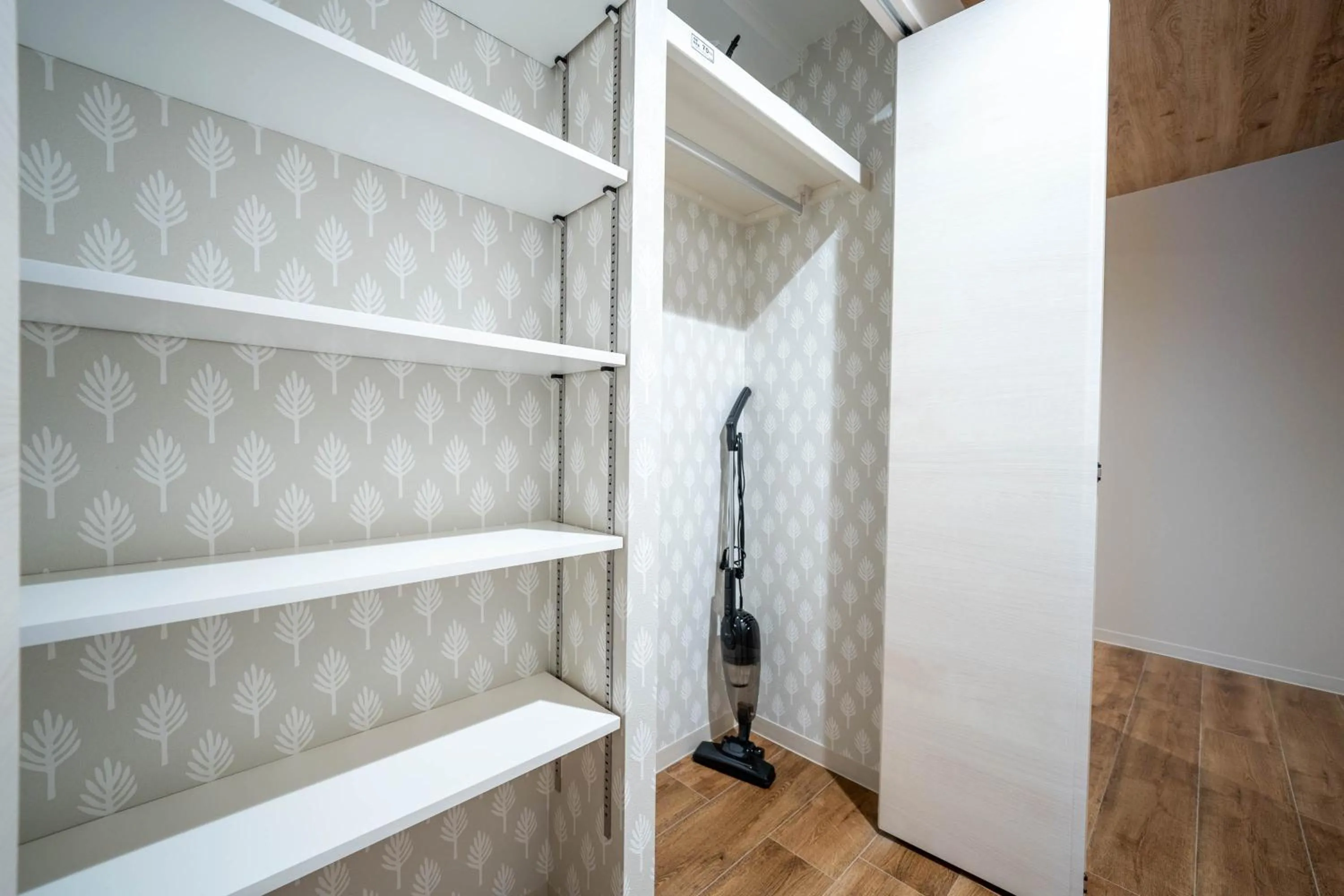 wardrobe in Zabo Hills 305