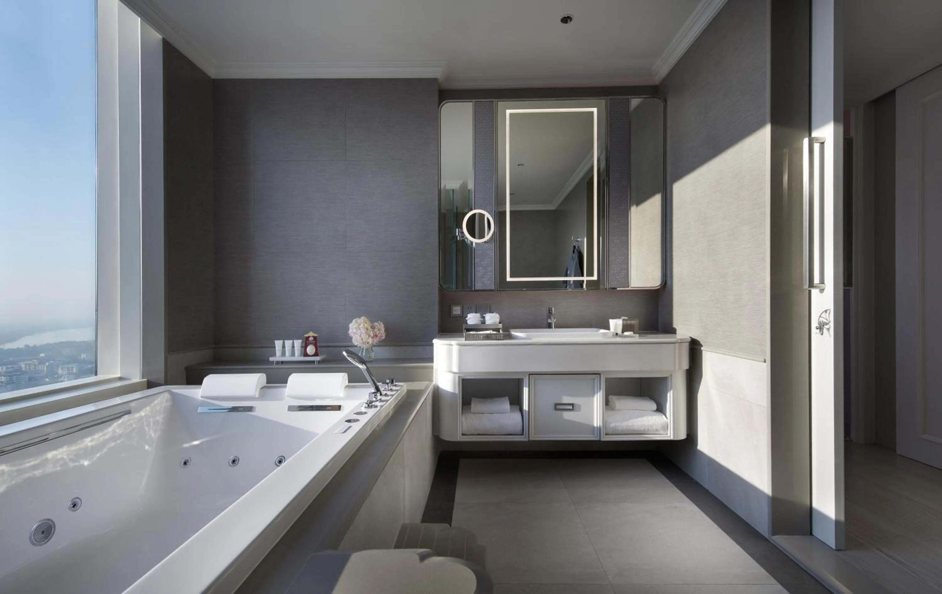 Bathroom in Grande Centre Point Lumphini Bangkok