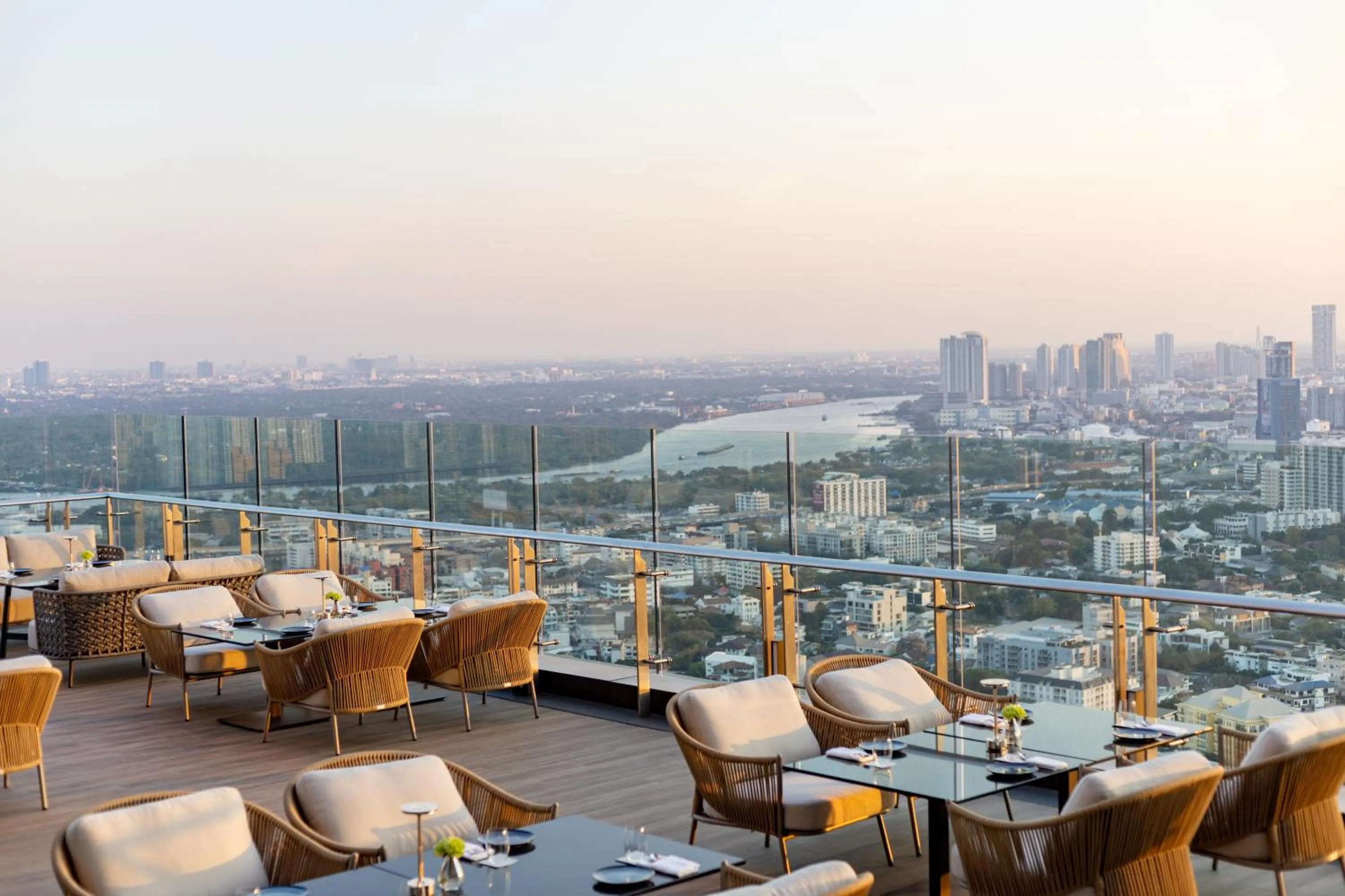 Restaurant/places to eat in Grande Centre Point Lumphini Bangkok