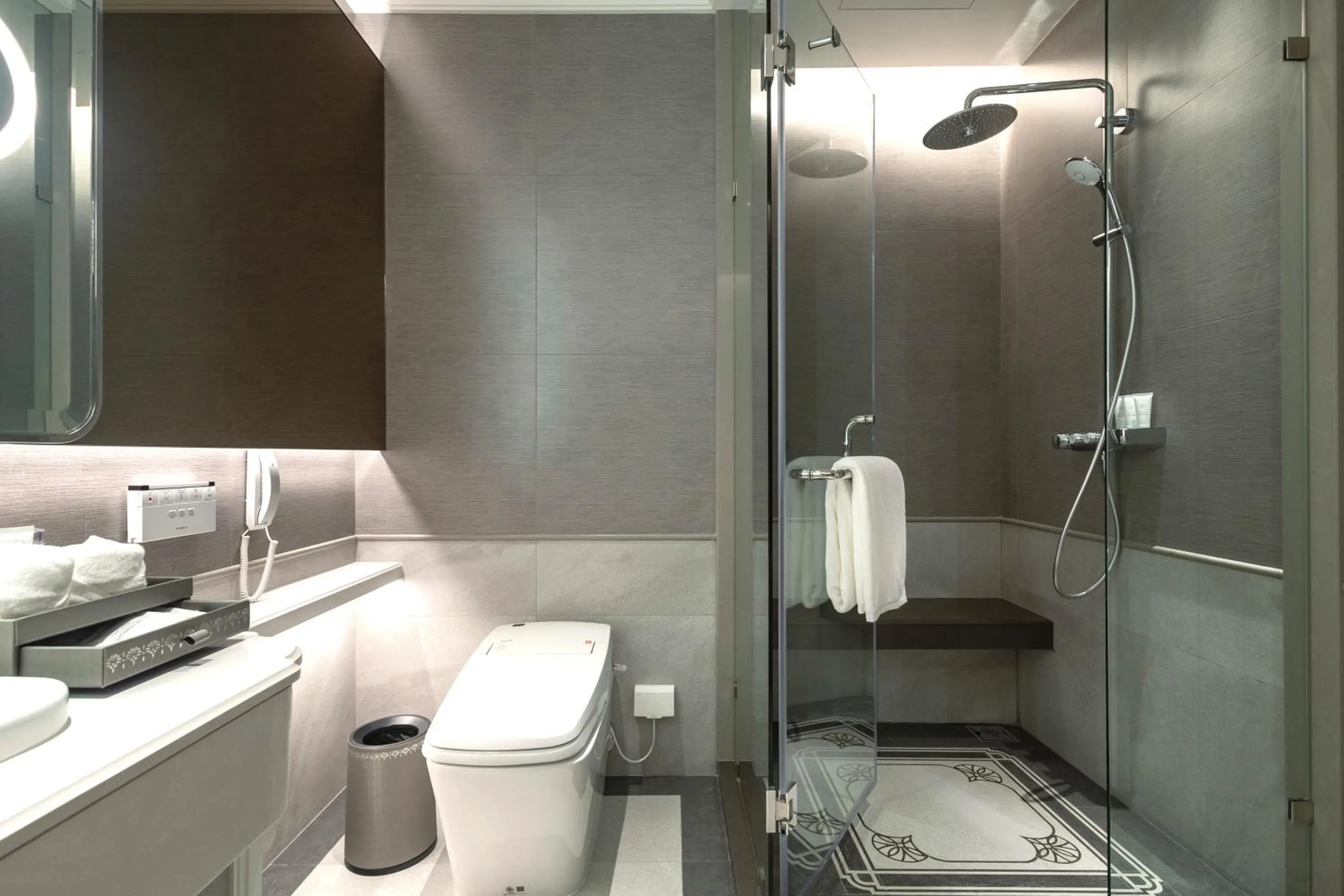 Bathroom in Grande Centre Point Lumphini Bangkok