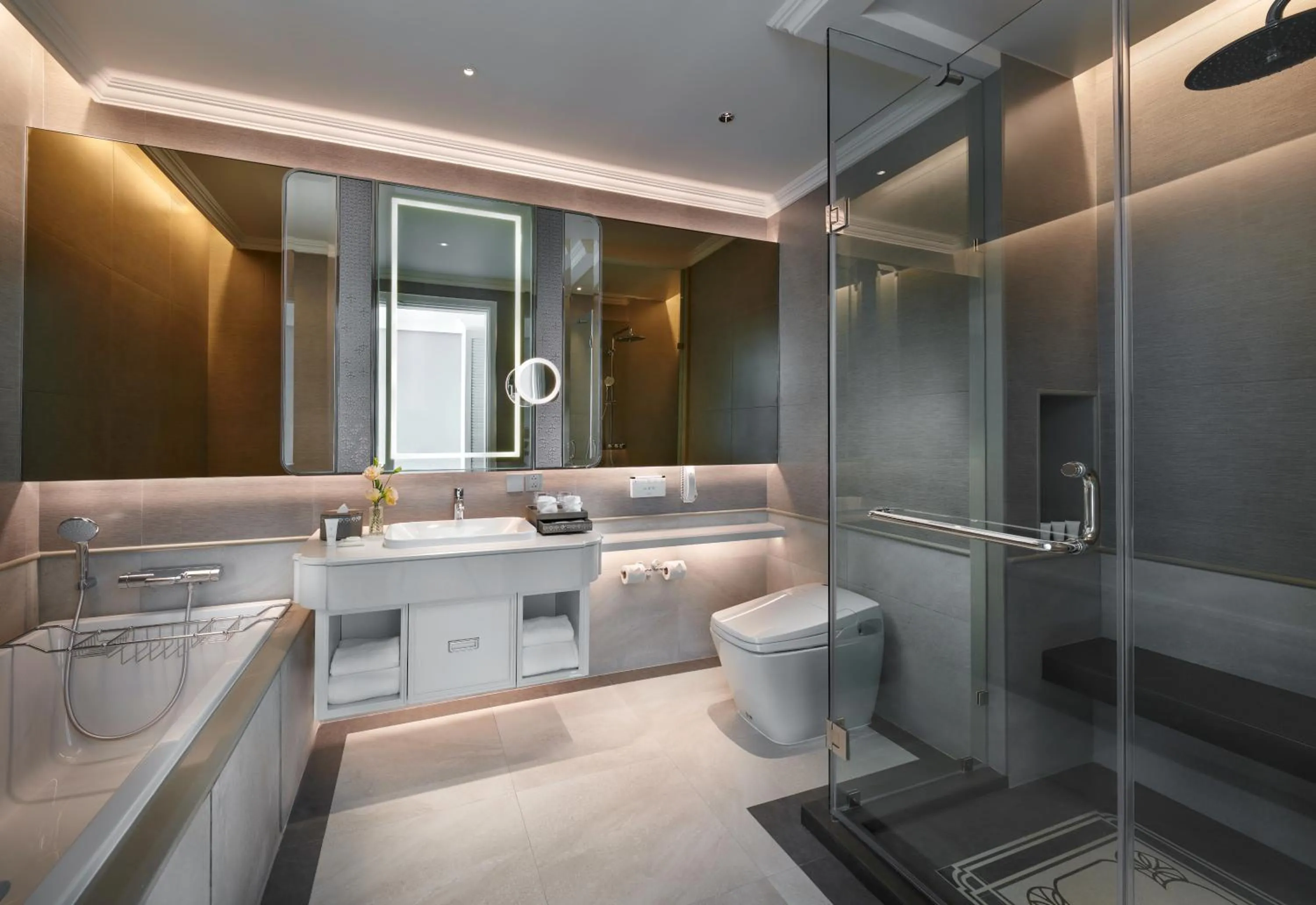 Bathroom in Grande Centre Point Lumphini Bangkok