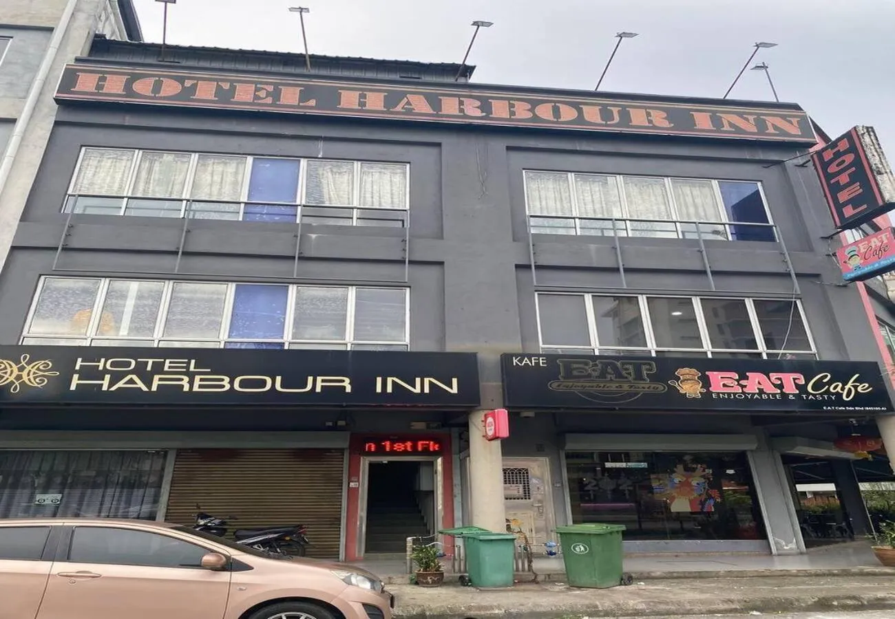 Property building in Hotel Harbour Inn