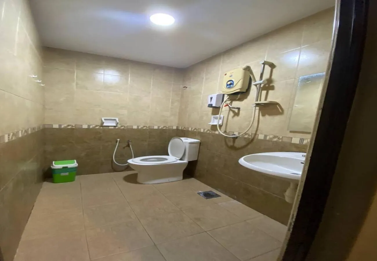 Shower in Hotel Harbour Inn