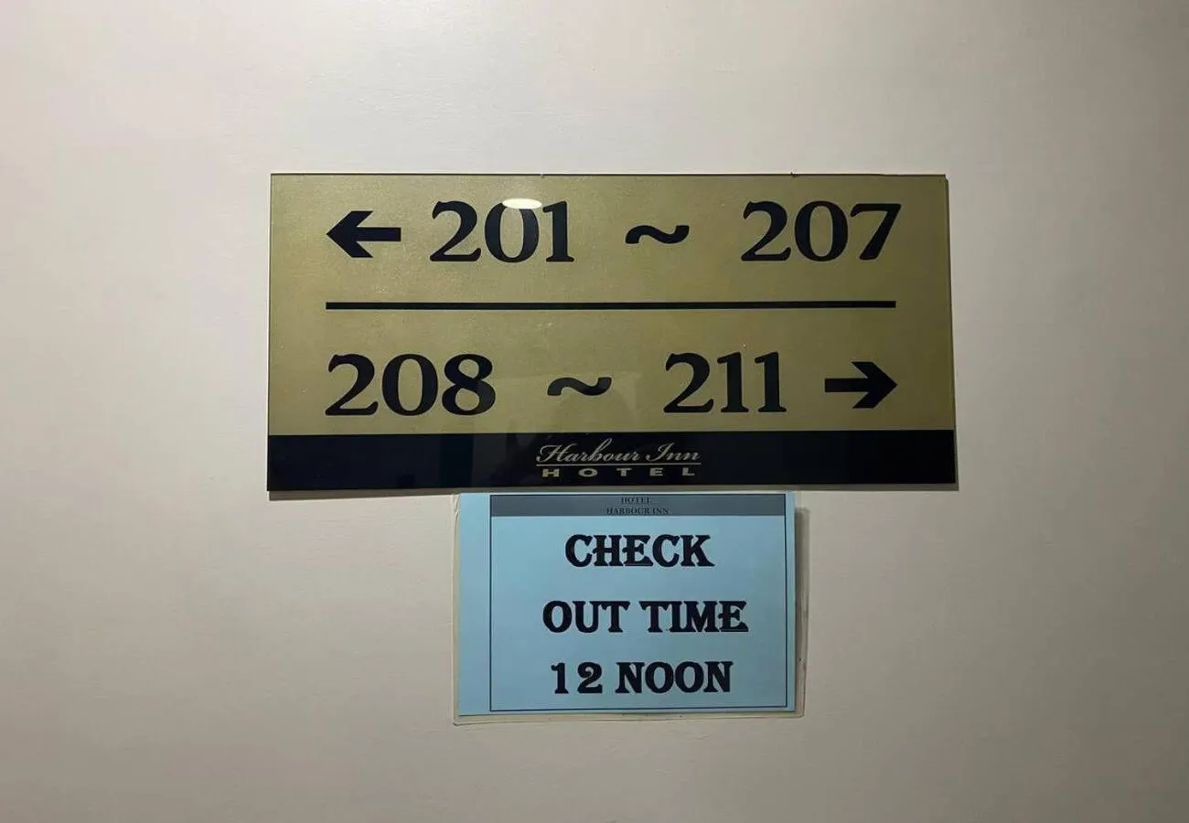 Logo/Certificate/Sign in Hotel Harbour Inn