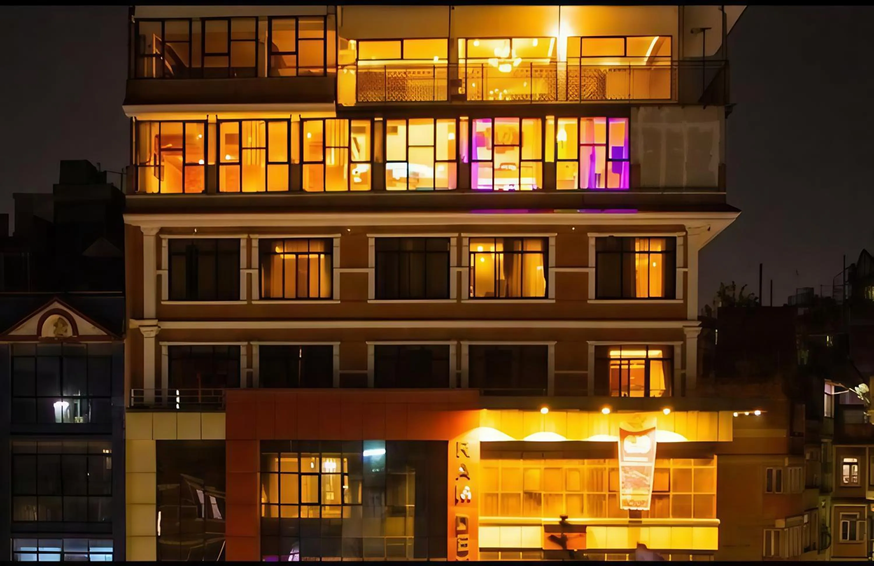 Property building in Hotel De Universal