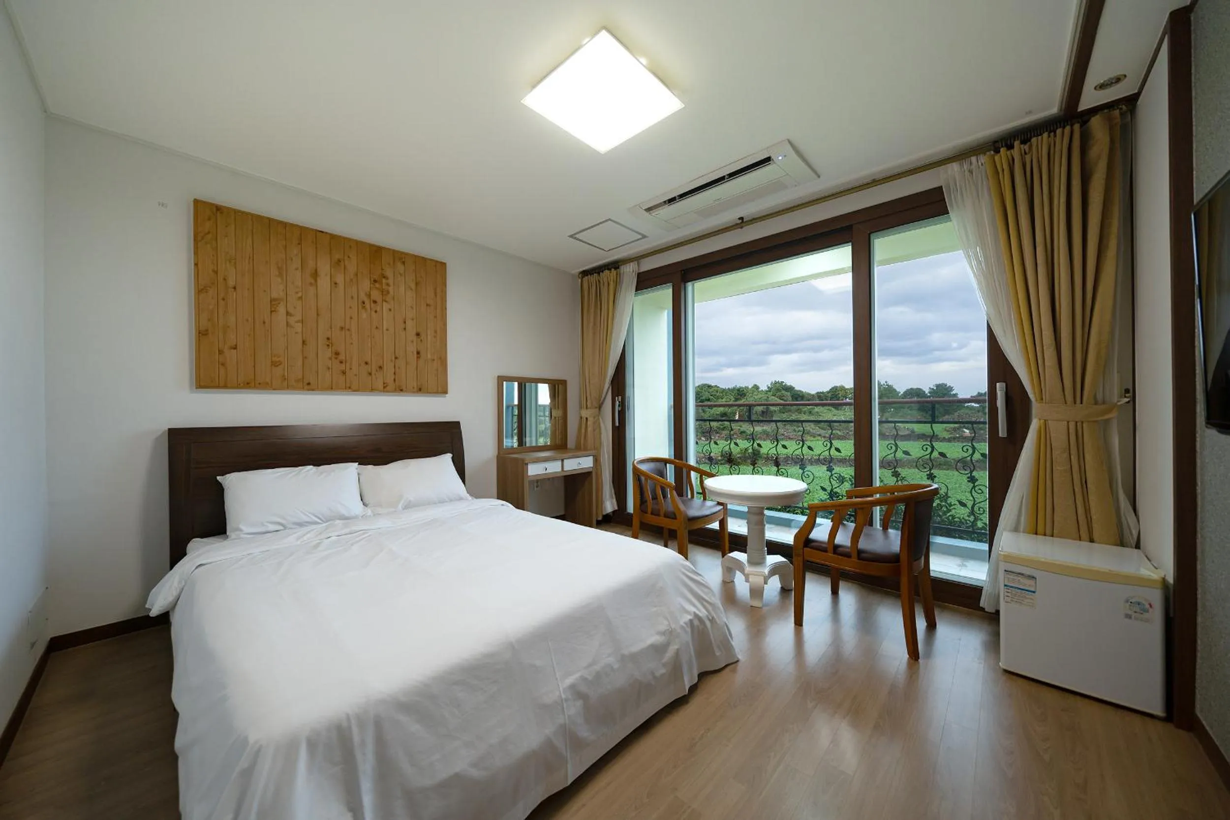 Bedroom, Bed in FromH T Resort Jeju Seongsan