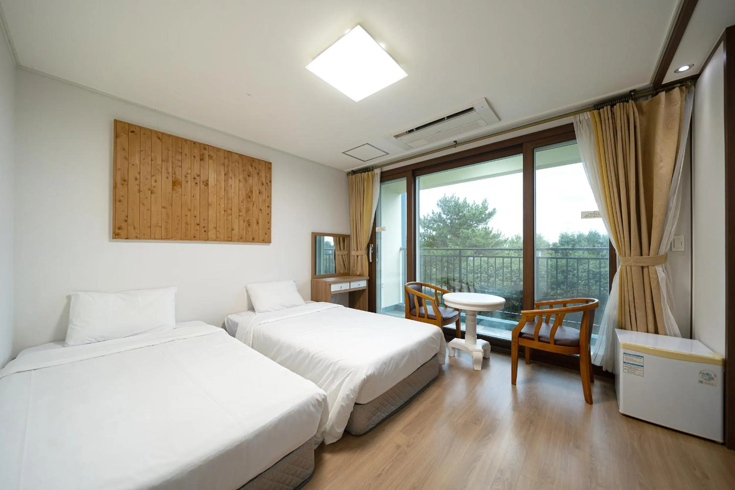 Bedroom, Bed in FromH T Resort Jeju Seongsan