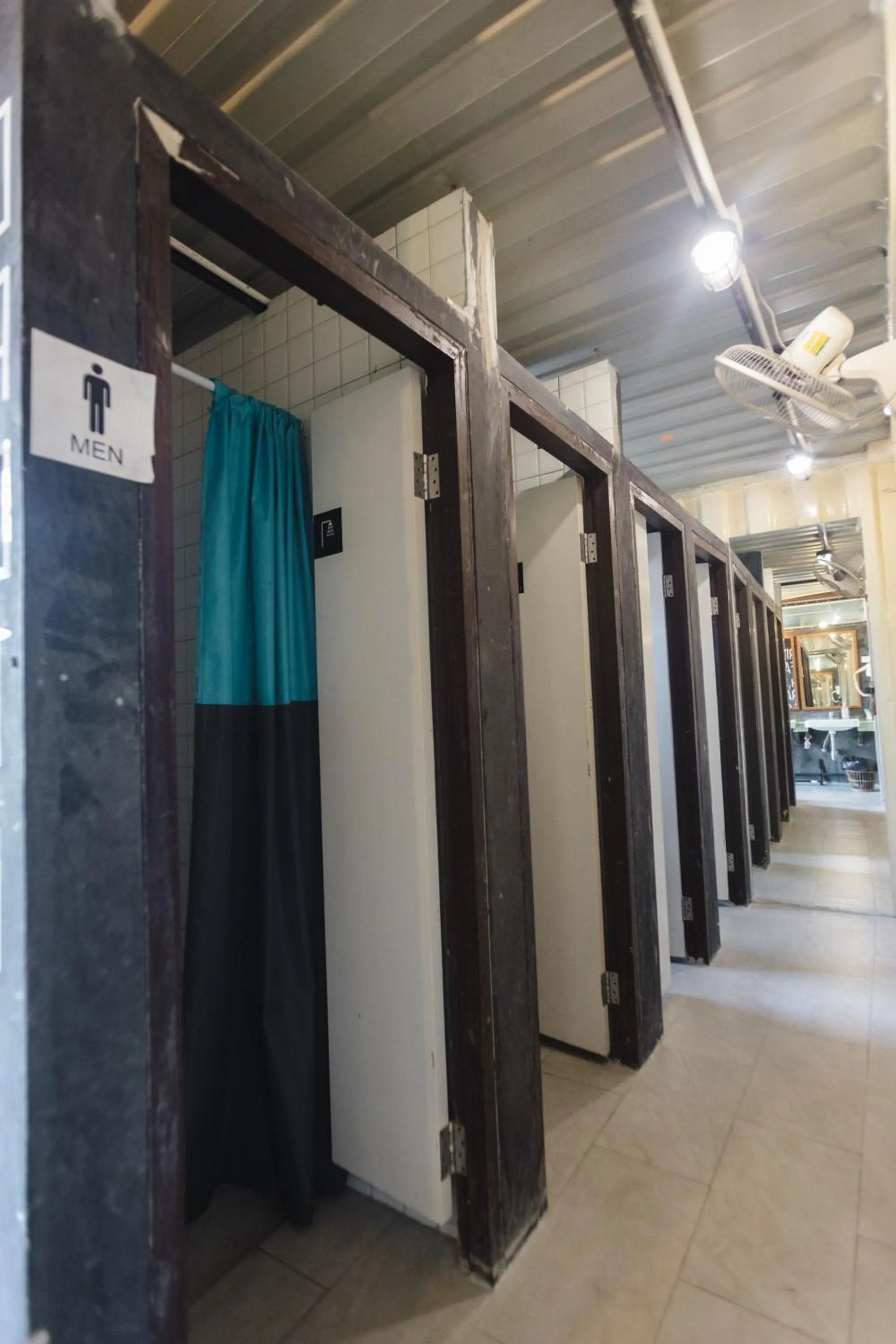 Bathroom in The Yard Bangkok Hostel