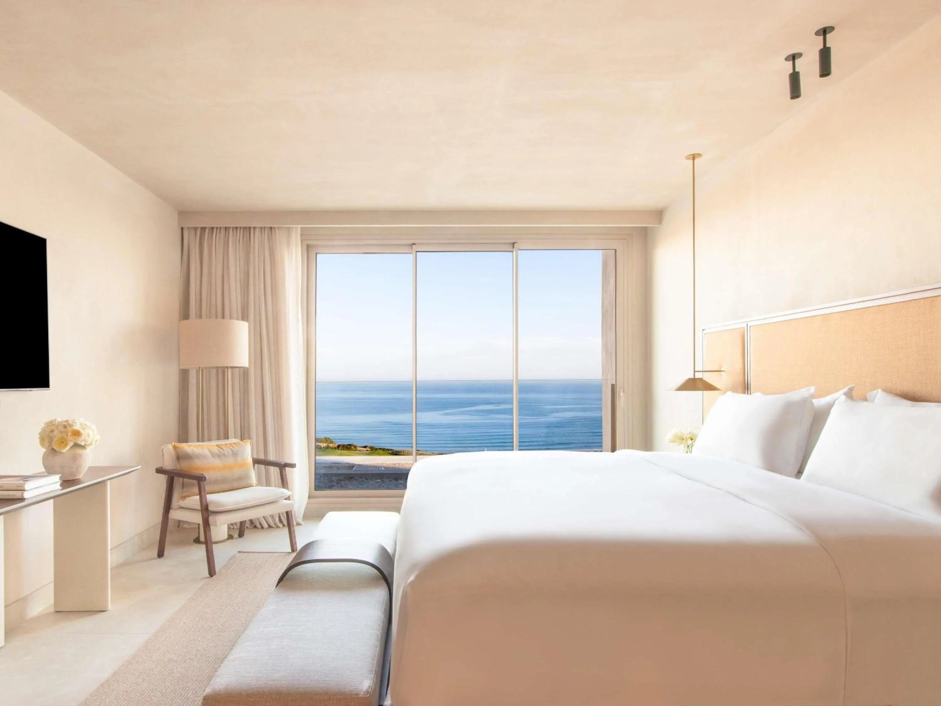 Bedroom, Bed in Fairmont La Hacienda Costa del Sol