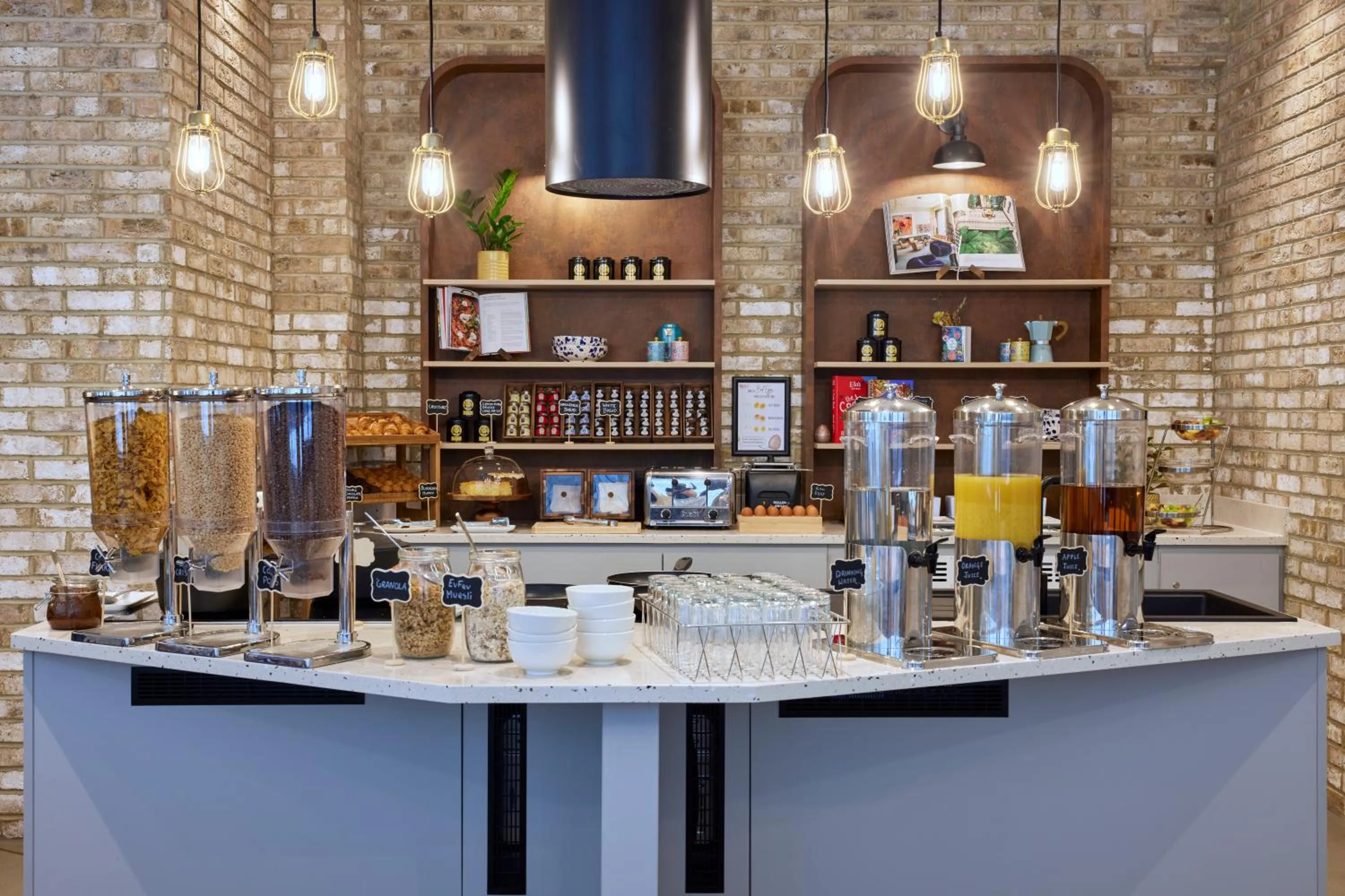 Breakfast in Aparthotel Adagio London City East