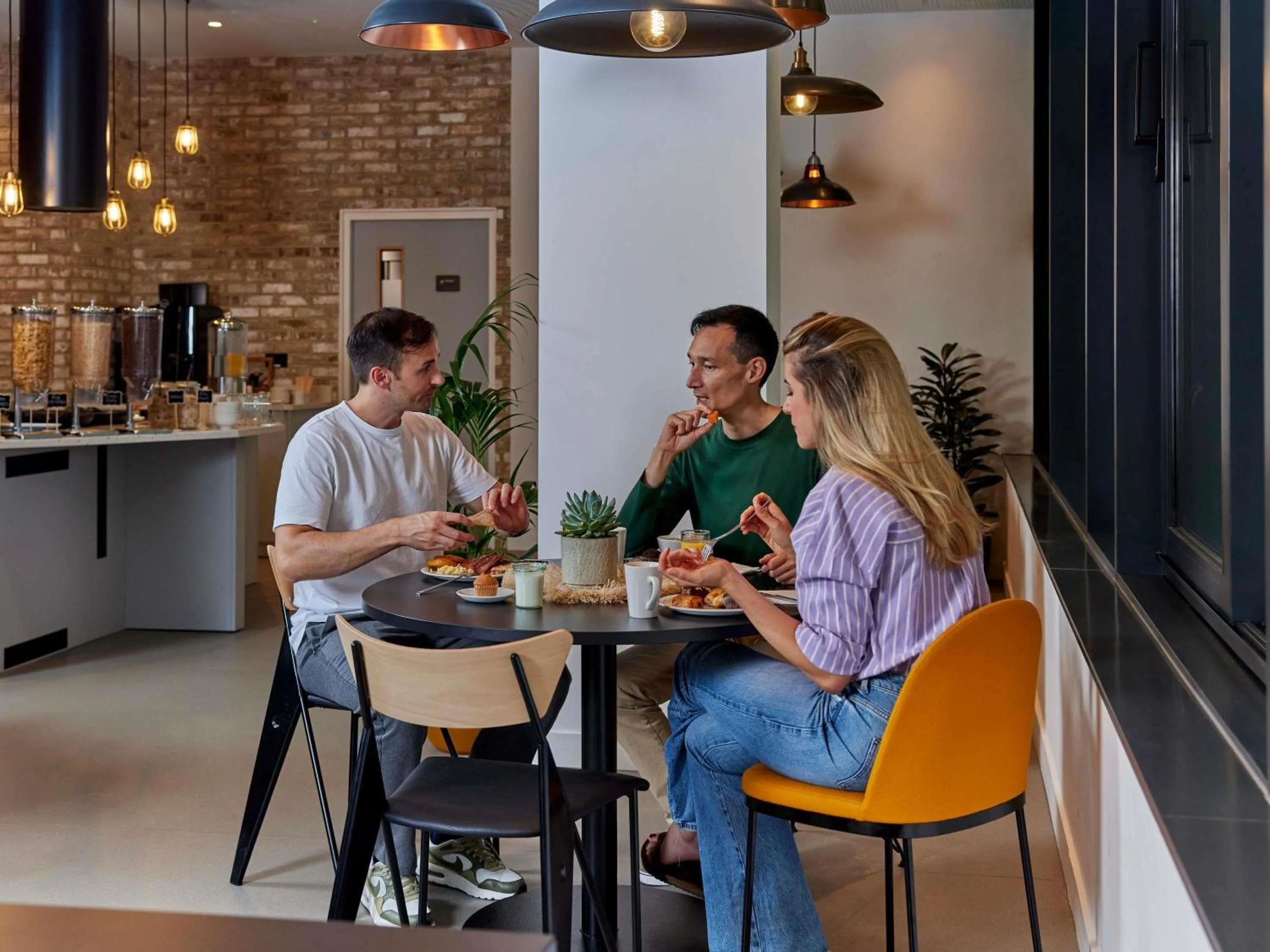 Breakfast in Aparthotel Adagio London City East