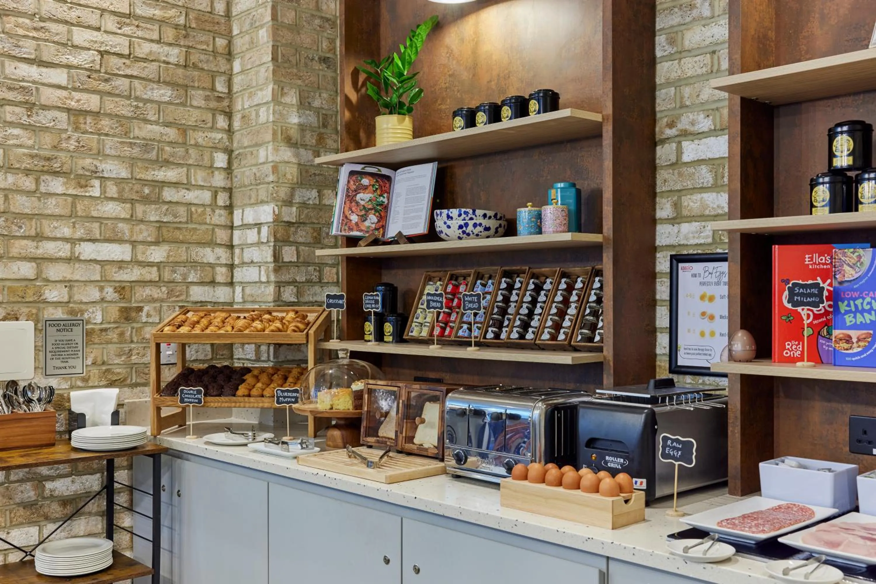 Breakfast in Aparthotel Adagio London City East