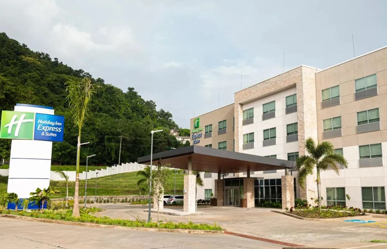 Property building in Holiday Inn Express & Suites Diamond by IHG