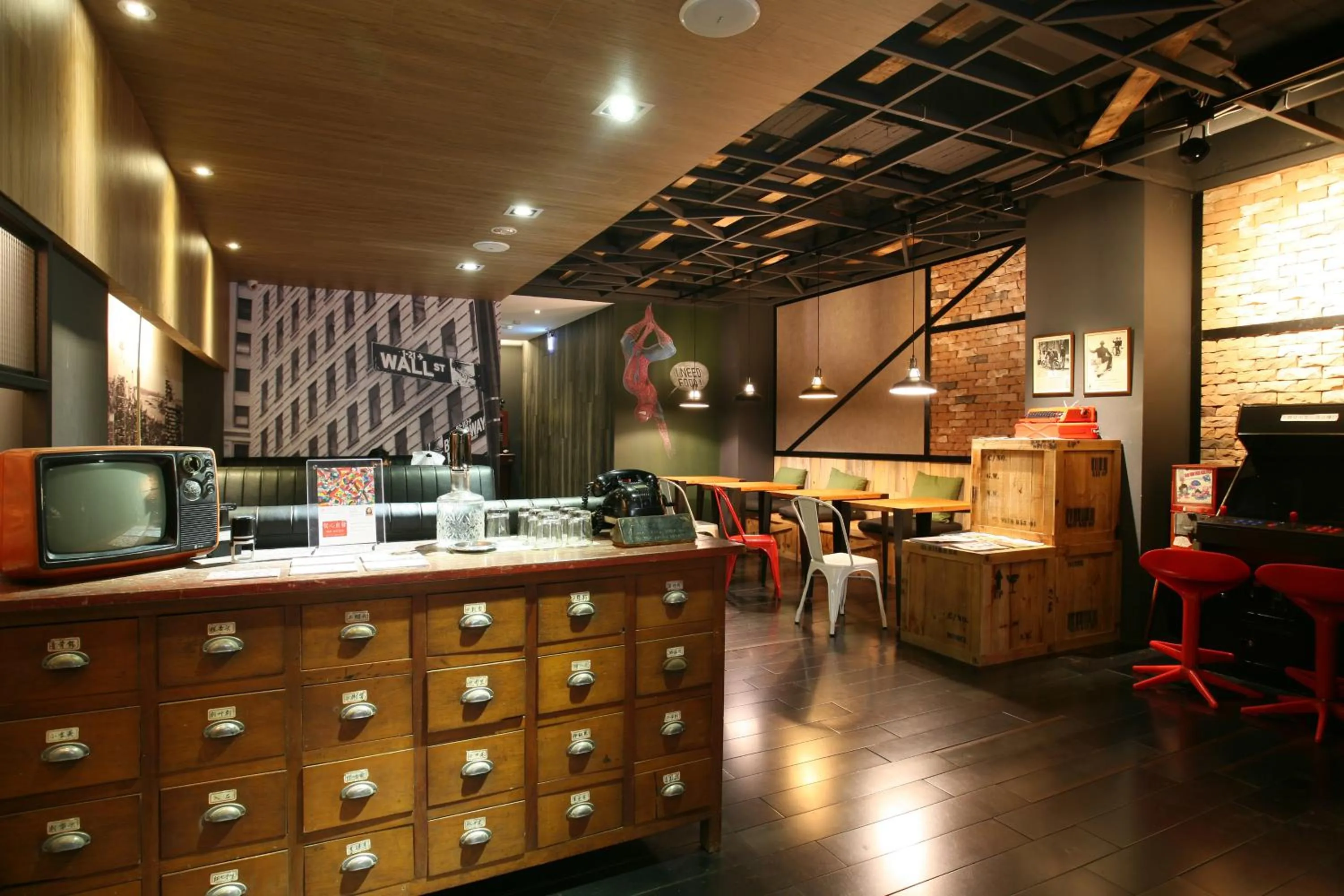 Restaurant/places to eat in P&F Hotel