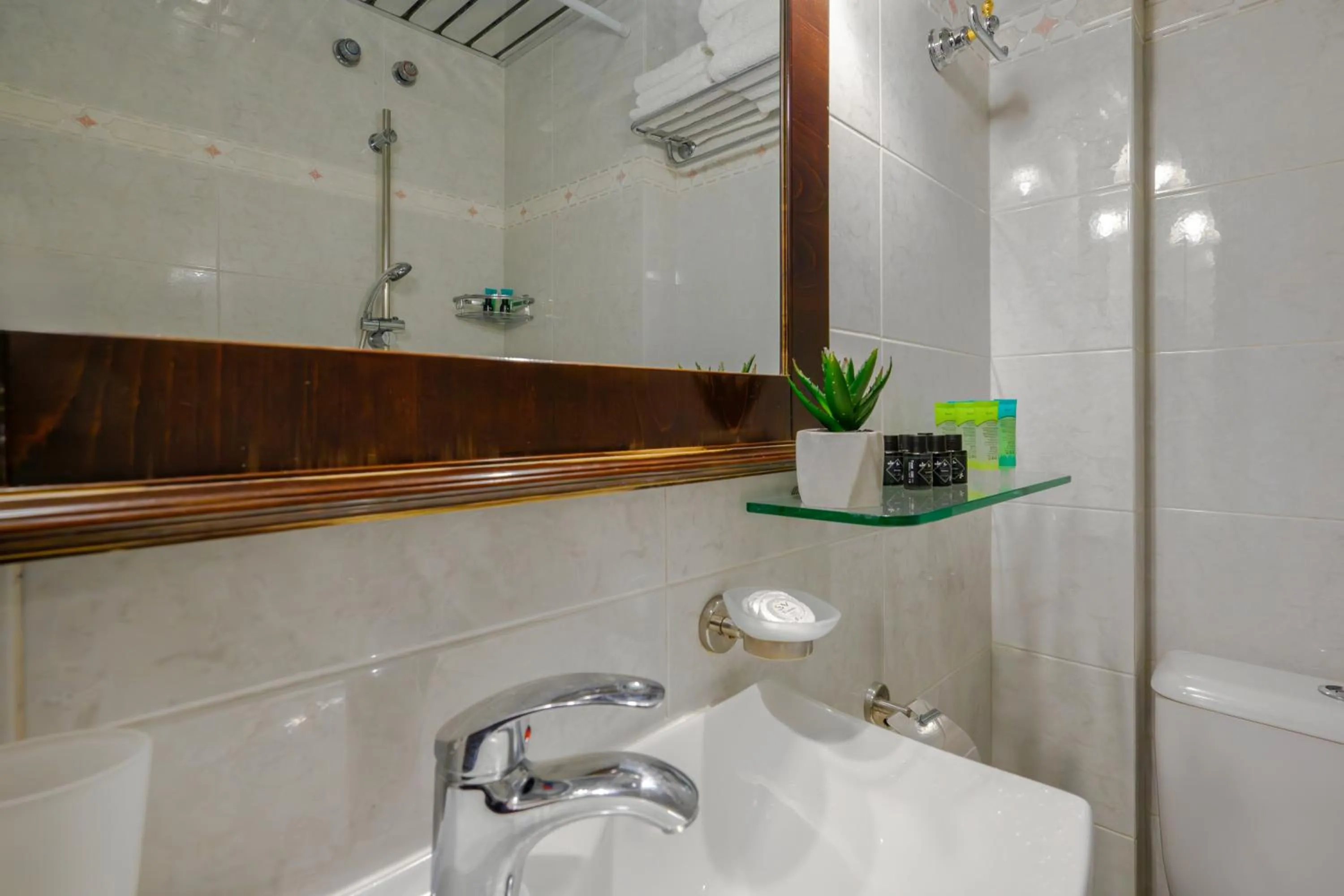 Shower in EONA BEACH RESORT by Greek Pride