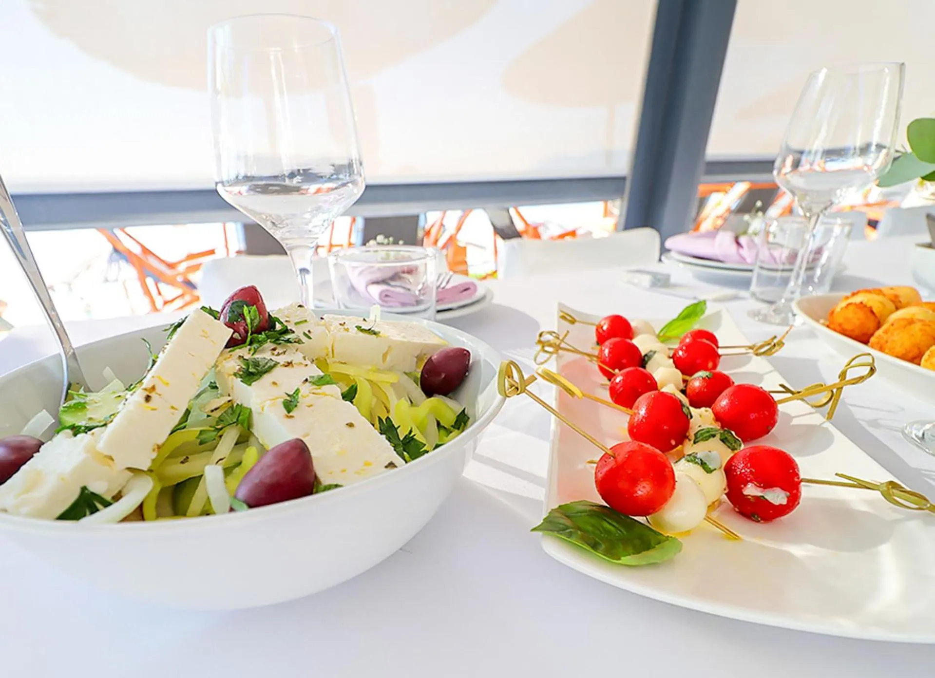 Food and drinks in EONA BEACH RESORT by Greek Pride