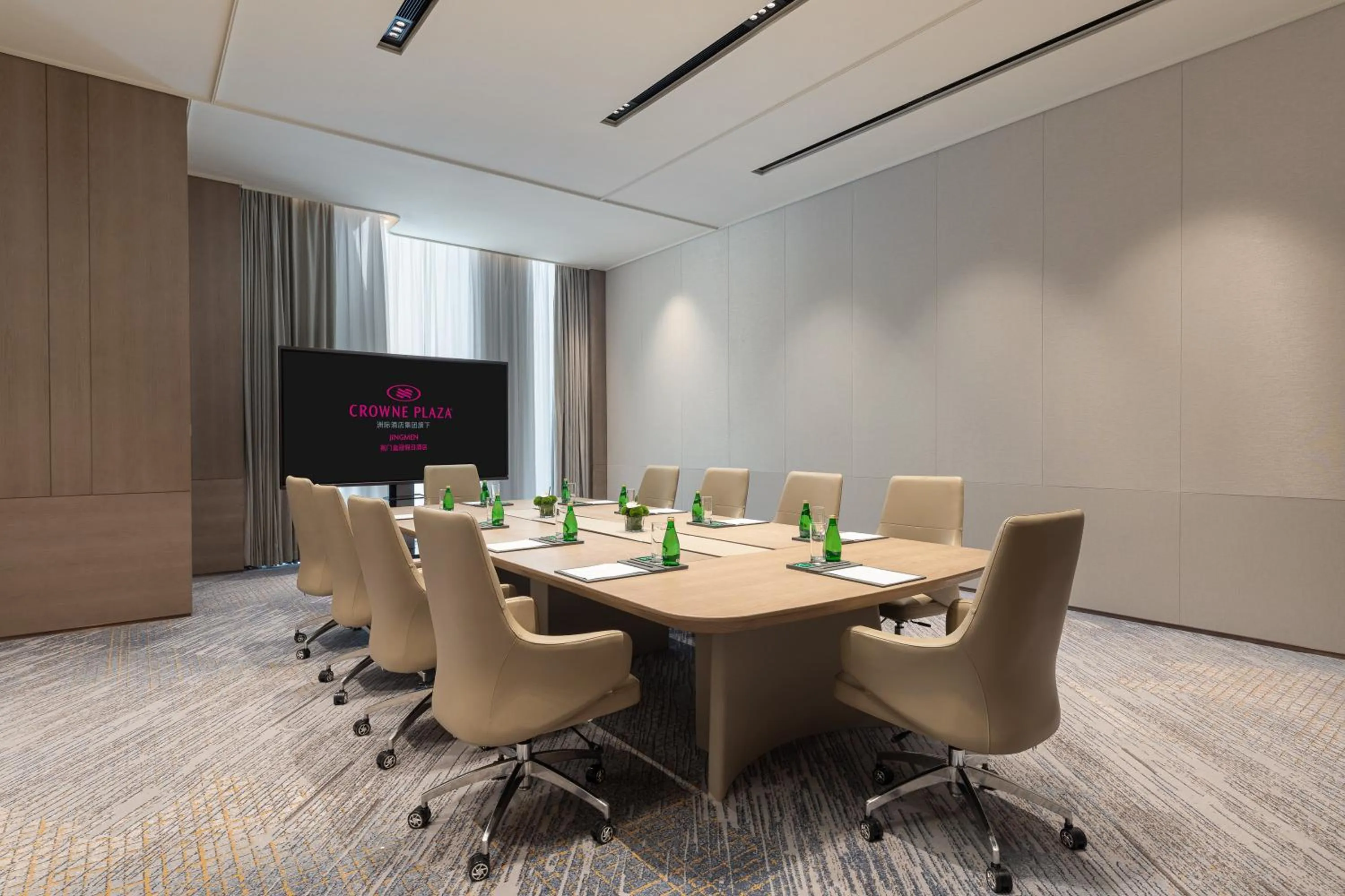Meeting/conference room in Crowne Plaza Jingmen by IHG