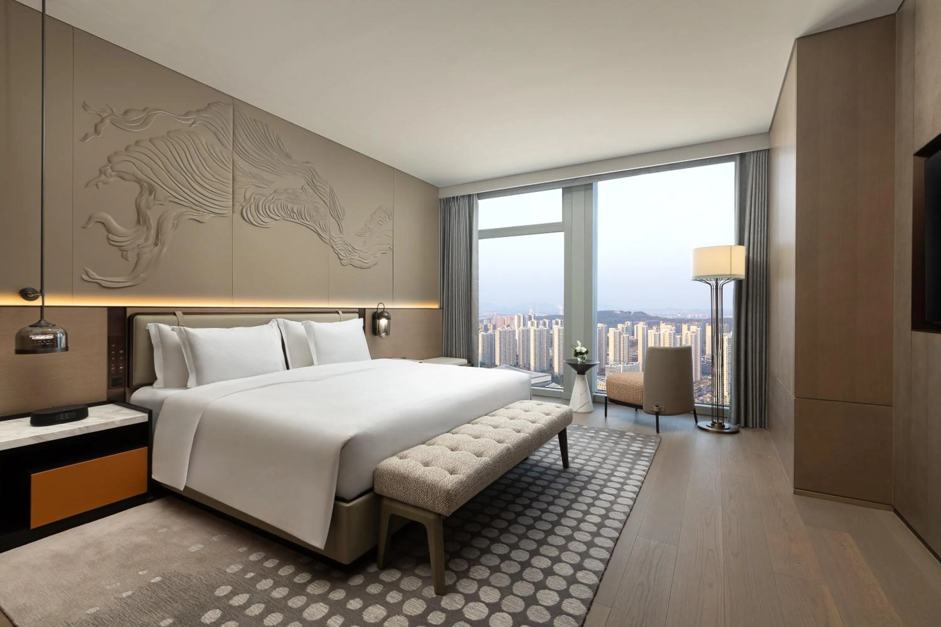 Photo of the whole room, Bed in Crowne Plaza Jingmen by IHG