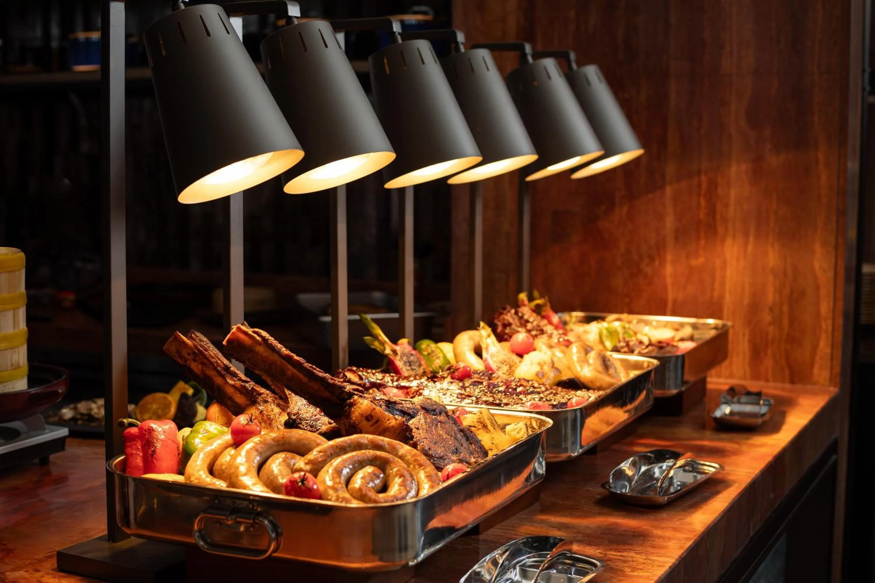 Restaurant/places to eat in Crowne Plaza Jingmen by IHG