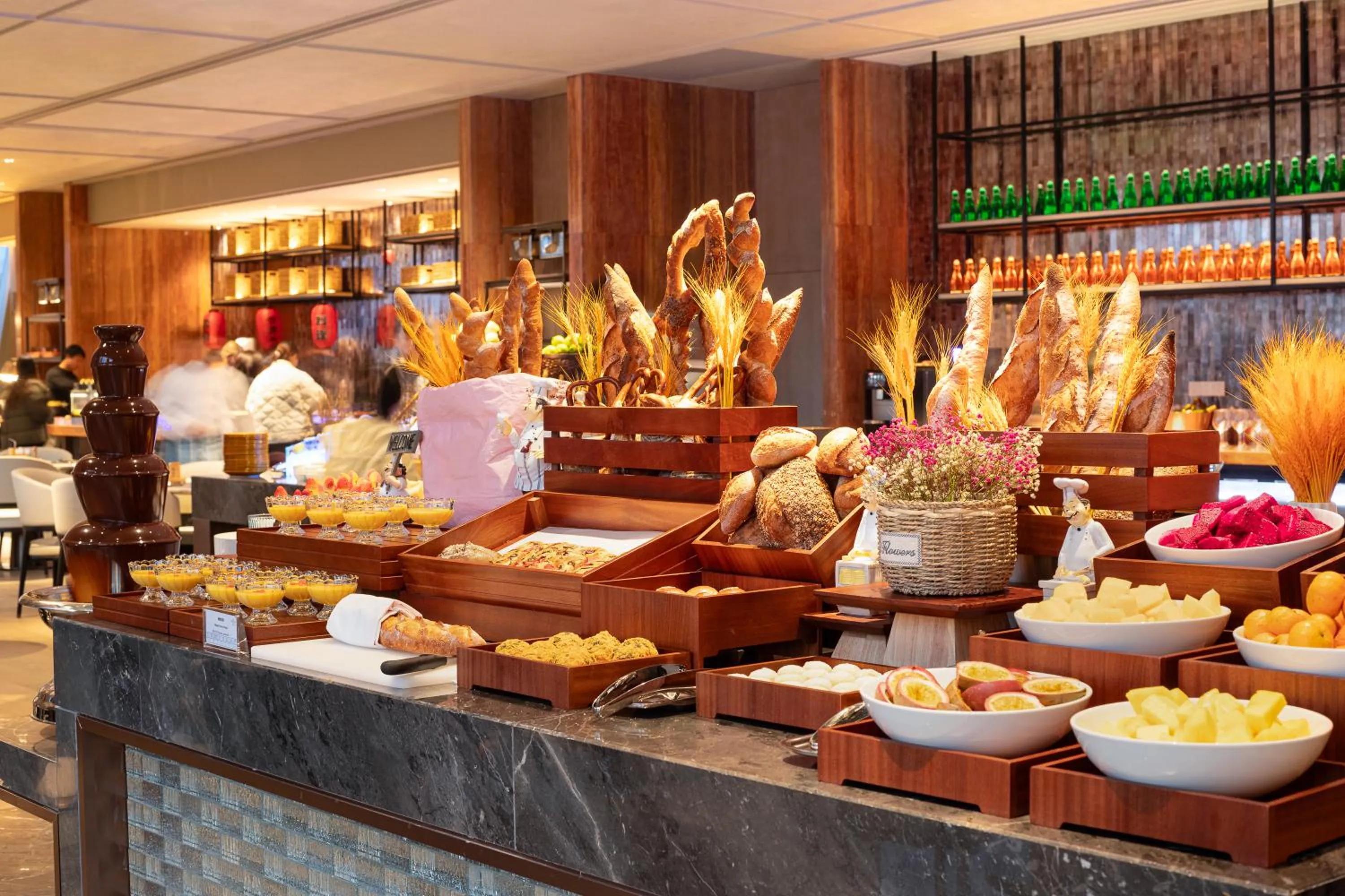 Restaurant/places to eat in Crowne Plaza Jingmen by IHG