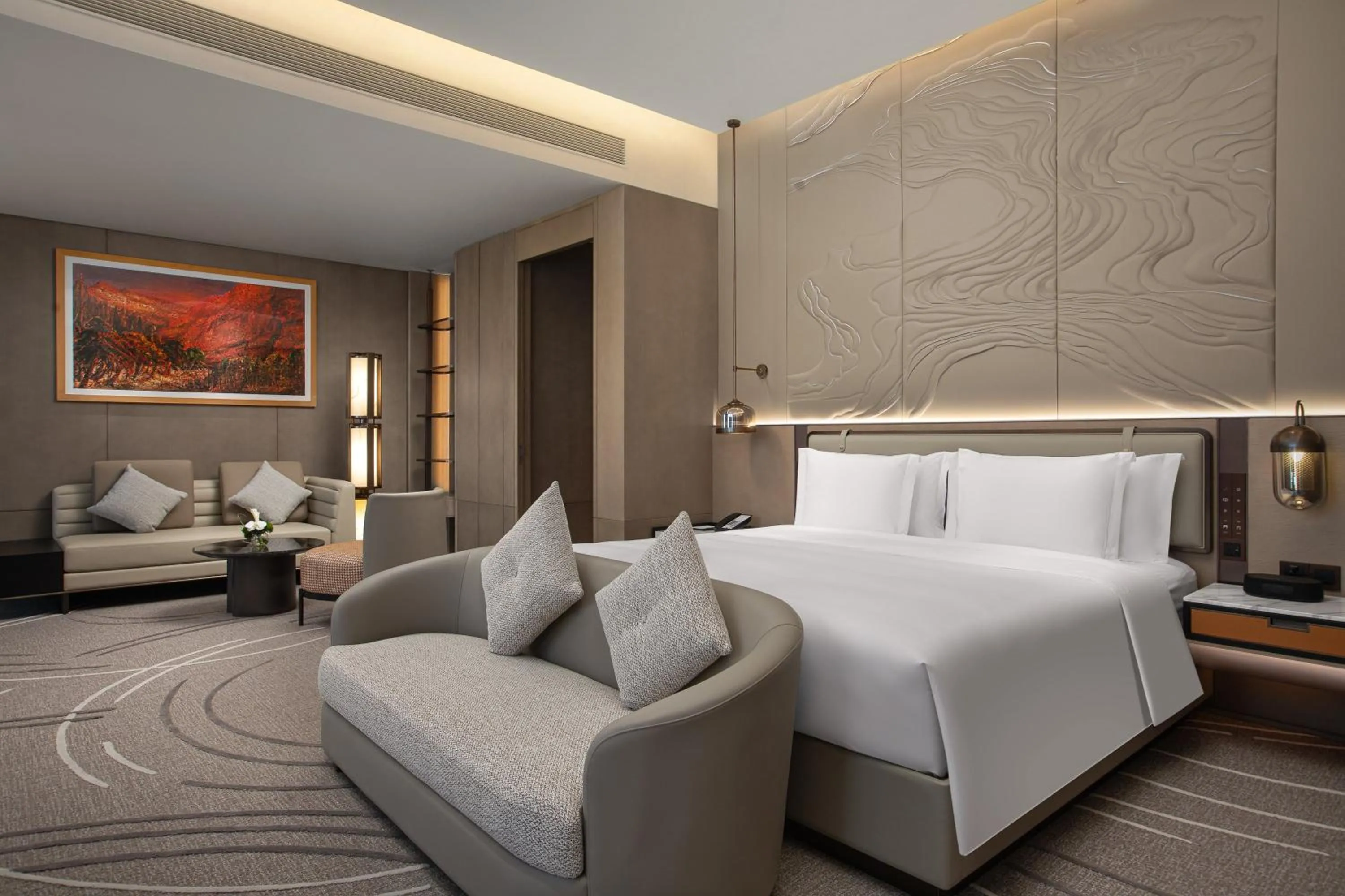 Photo of the whole room, Bed in Crowne Plaza Jingmen by IHG