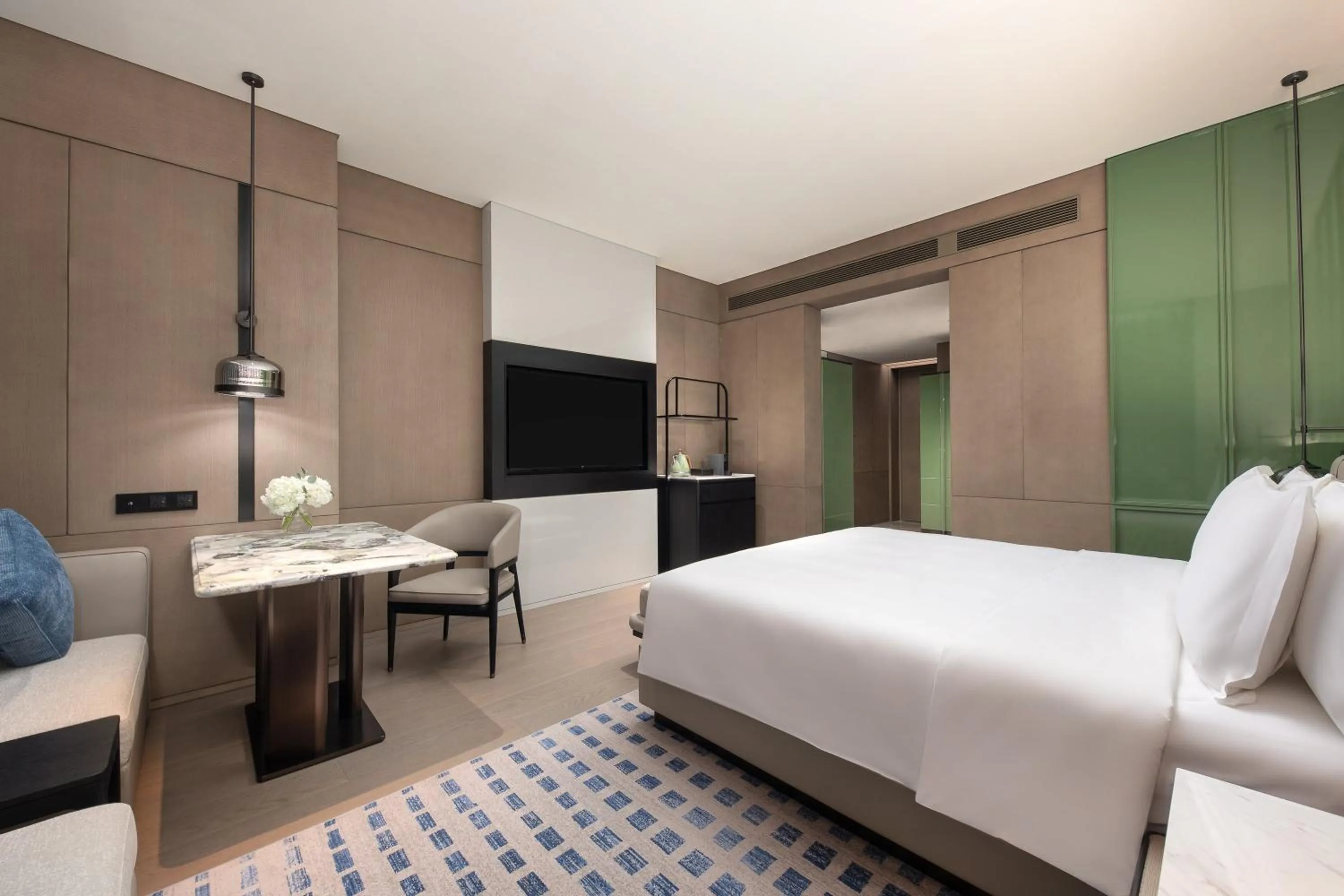 Photo of the whole room, Bed in Crowne Plaza Jingmen by IHG