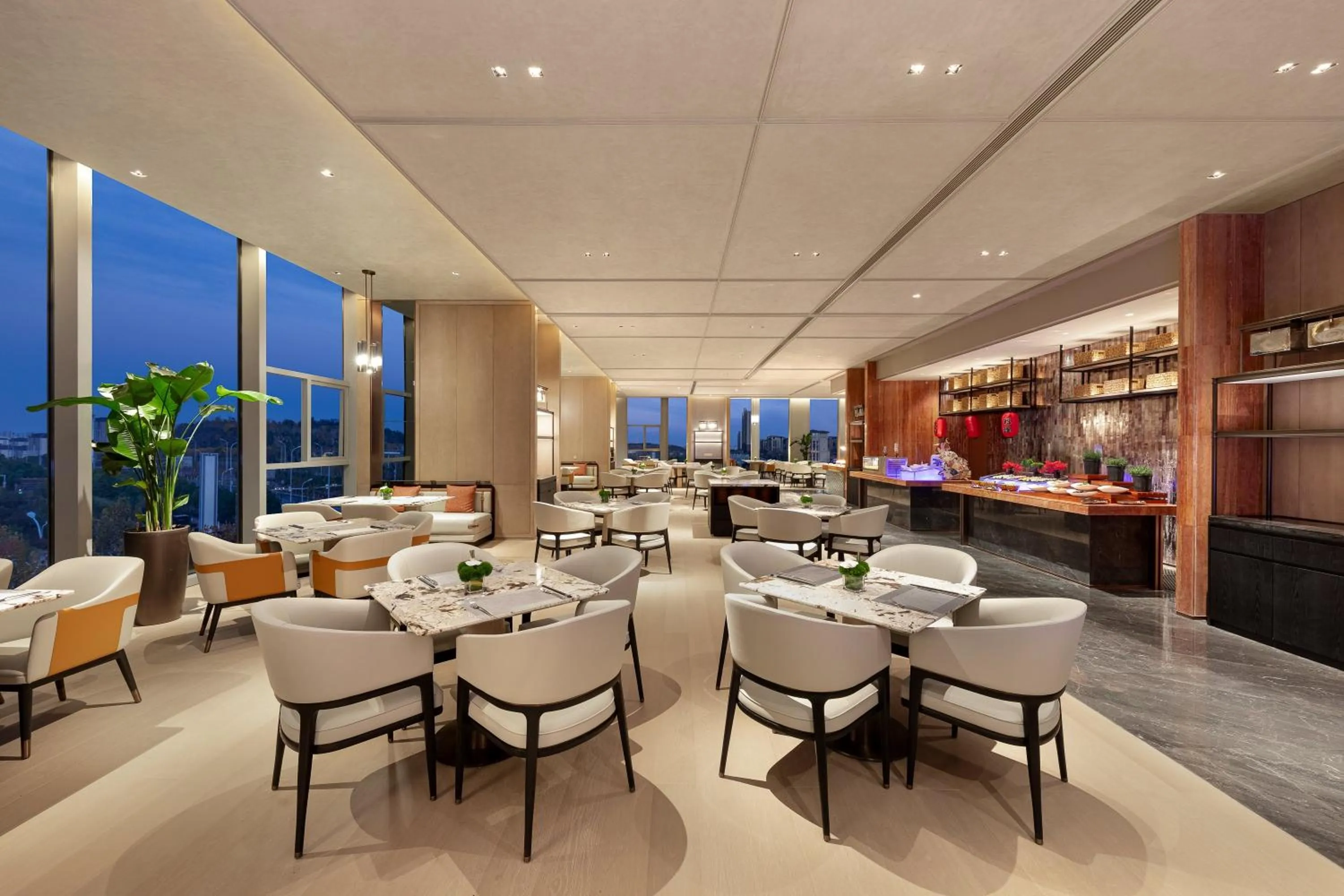 Restaurant/places to eat in Crowne Plaza Jingmen by IHG