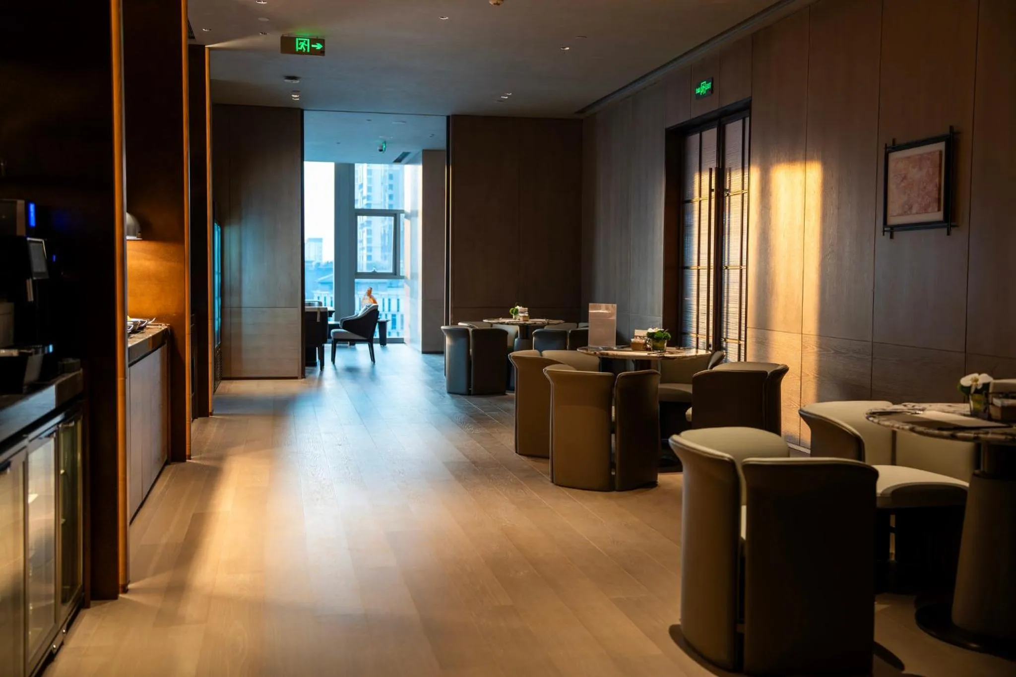 Restaurant/places to eat in Crowne Plaza Jingmen by IHG