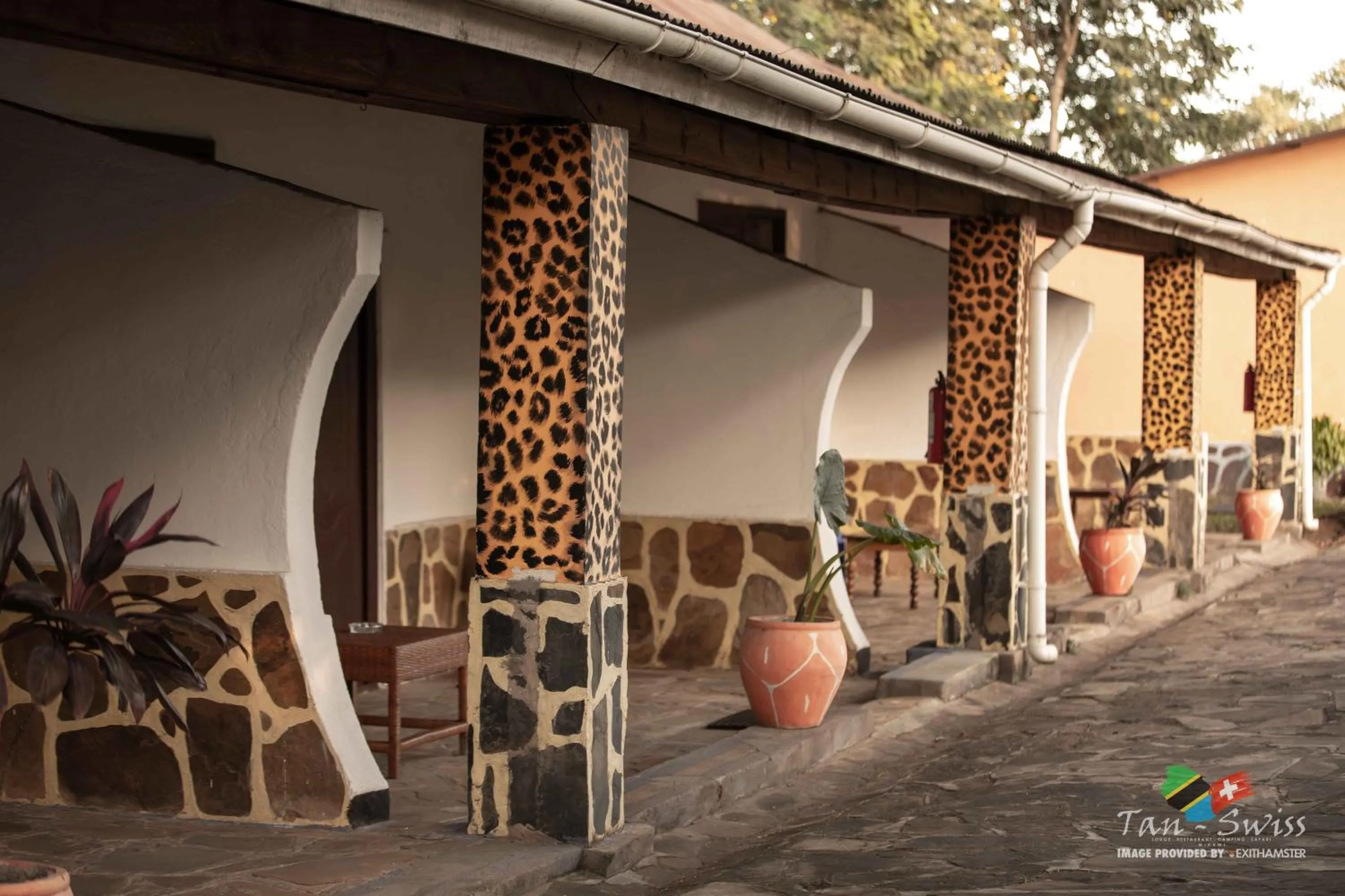 Seating area in Tan-Swiss Lodge