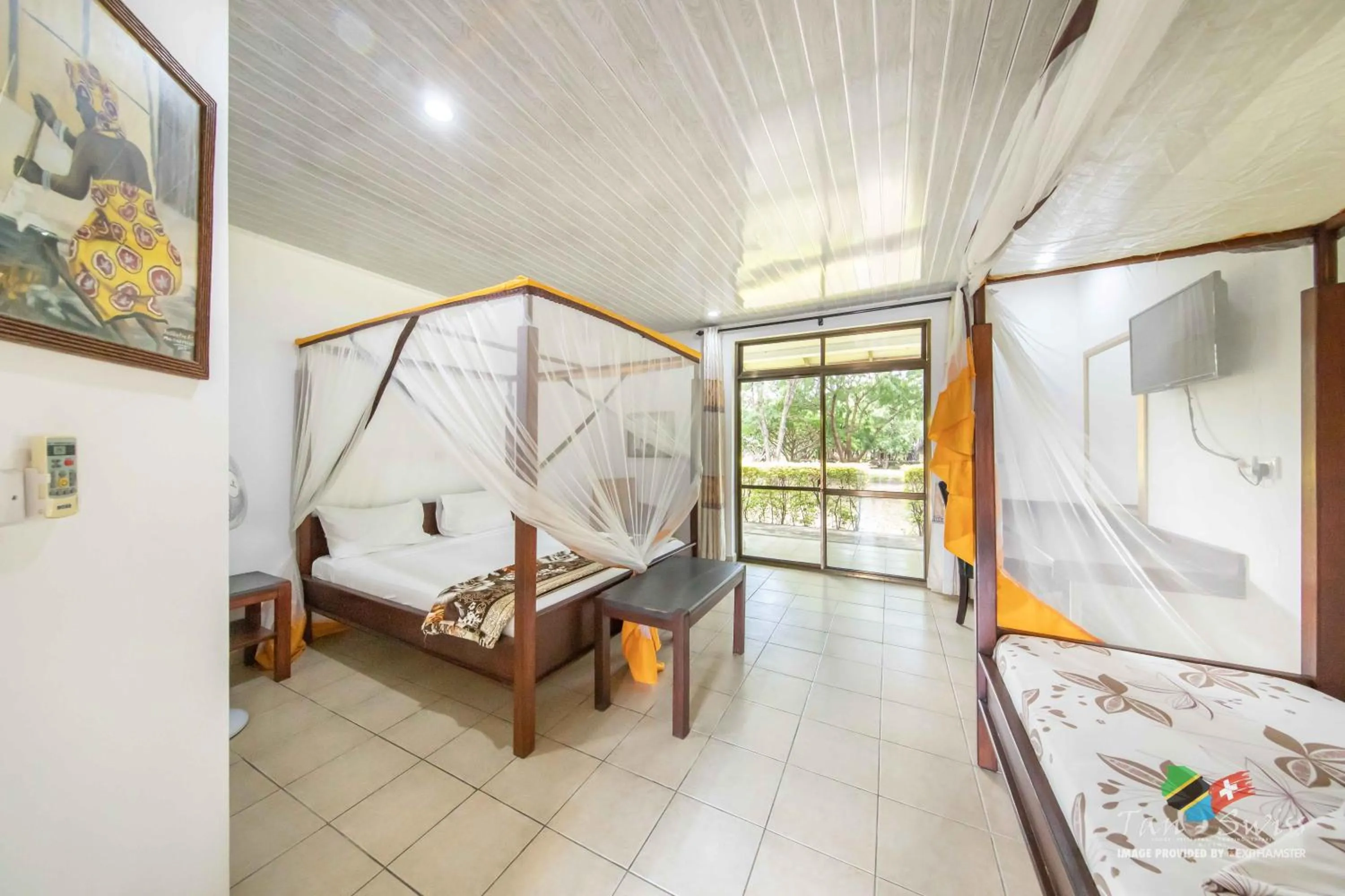 Photo of the whole room, Bed in Tan-Swiss Lodge