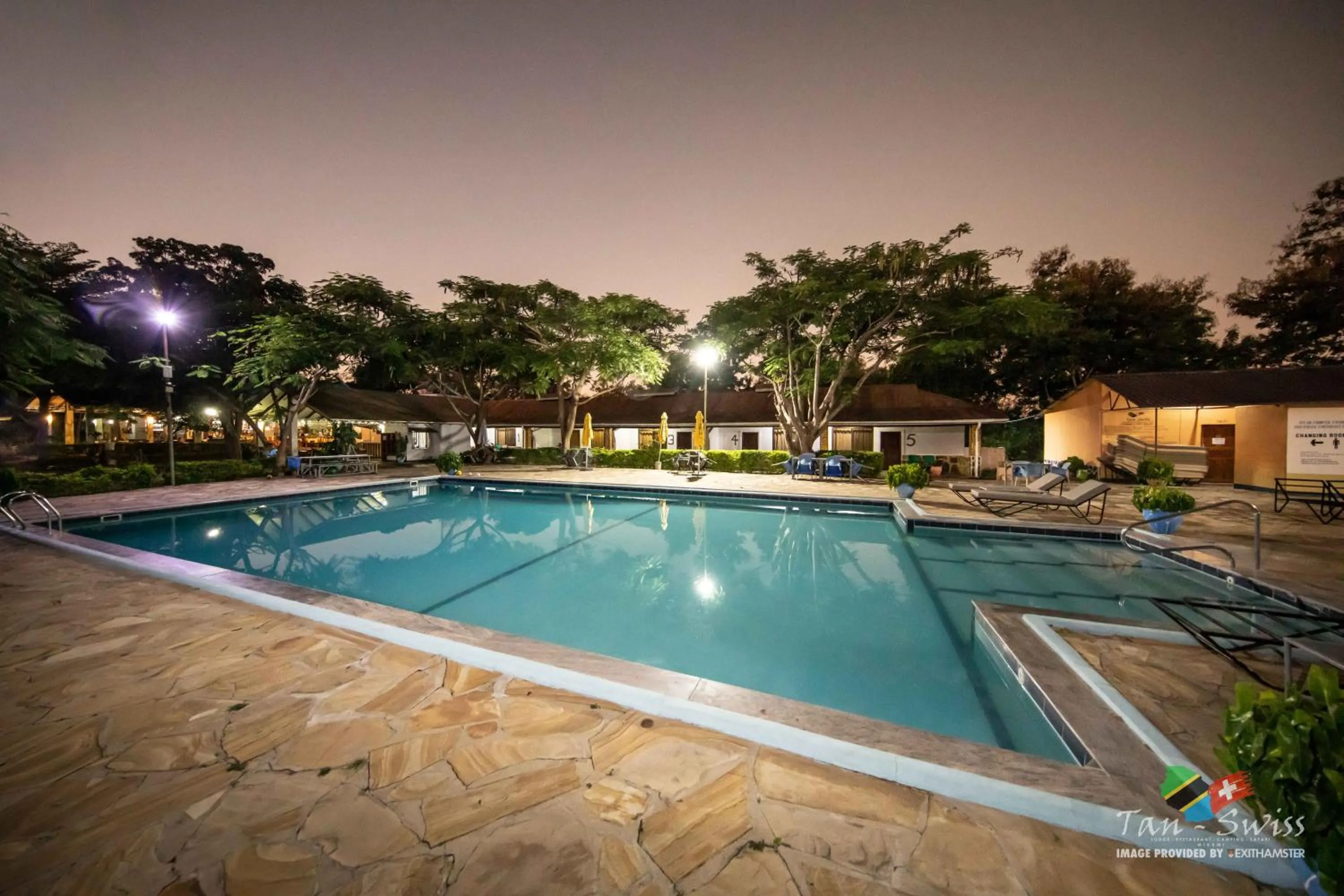Swimming pool in Tan-Swiss Lodge